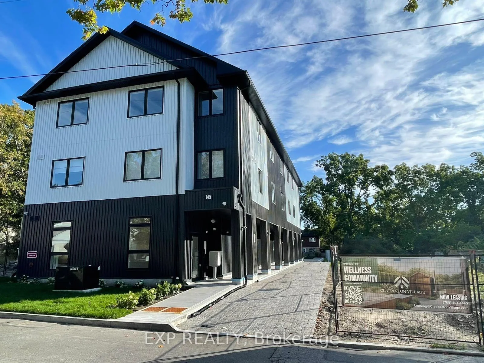 Photo 3 of Unit 304, 145 Clapperton Street, Barrie, Wellington — HOMEH