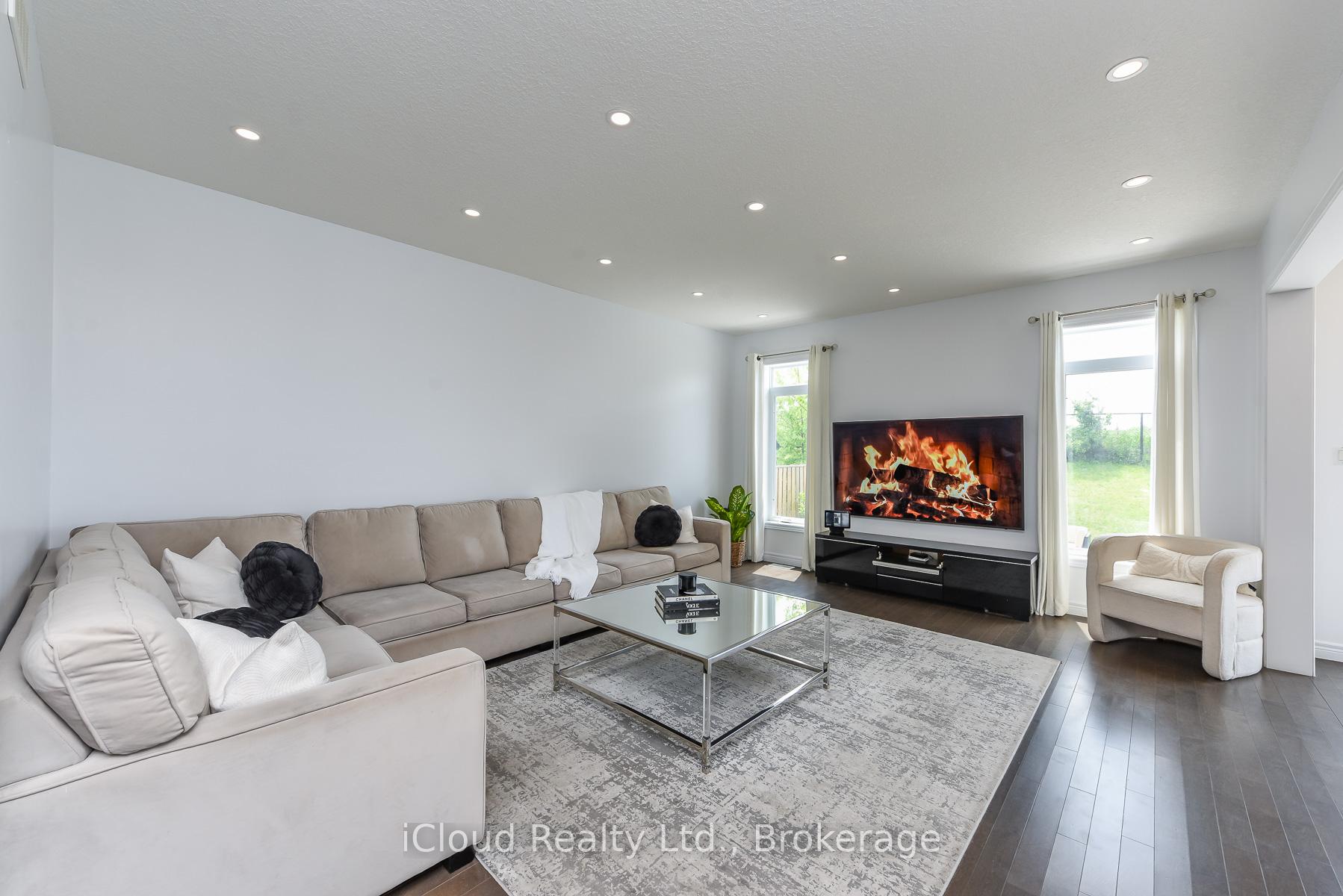 Photo 12 of 132 Drone Crescent, Guelph, Willow West/Sugarbush/West Acres — HOMEH