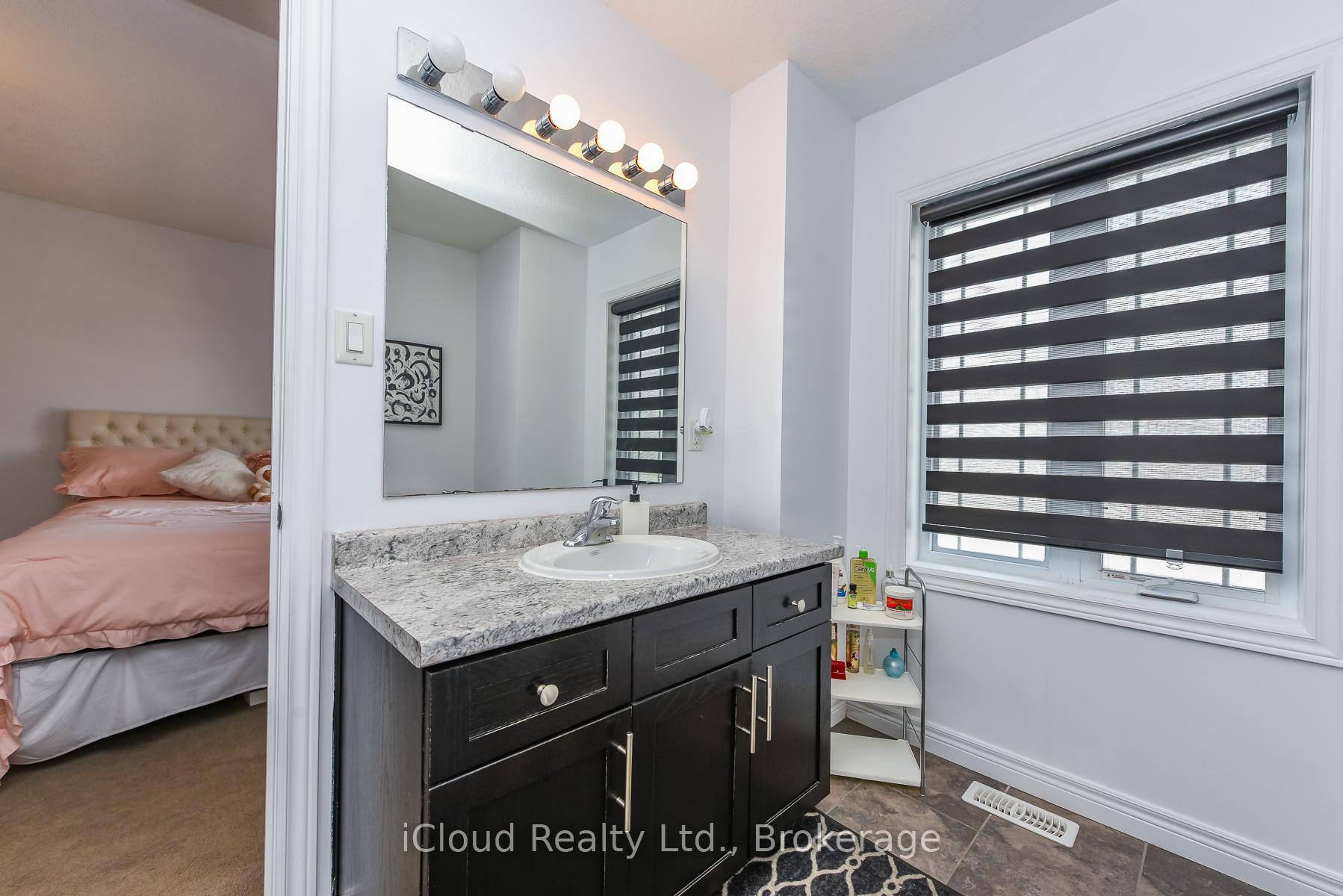 Photo 32 of 132 Drone Crescent, Guelph, Willow West/Sugarbush/West Acres — HOMEH