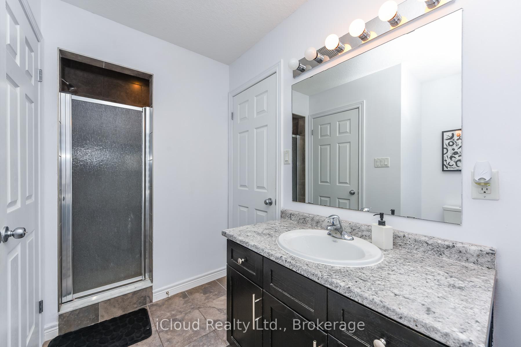 Photo 33 of 132 Drone Crescent, Guelph, Willow West/Sugarbush/West Acres — HOMEH