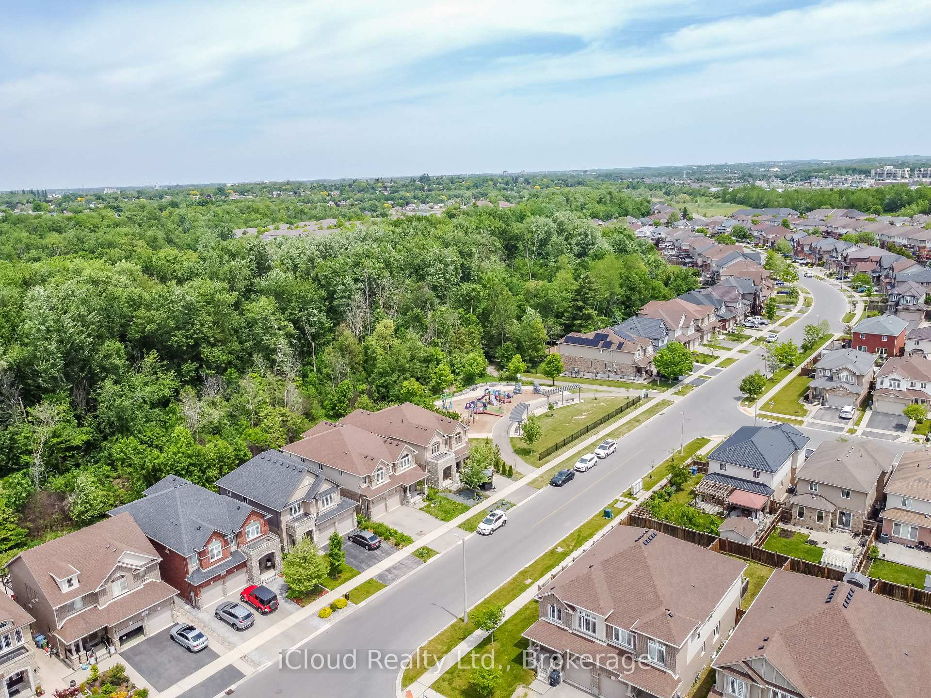 Photo 39 of 132 Drone Crescent, Guelph, Willow West/Sugarbush/West Acres — HOMEH
