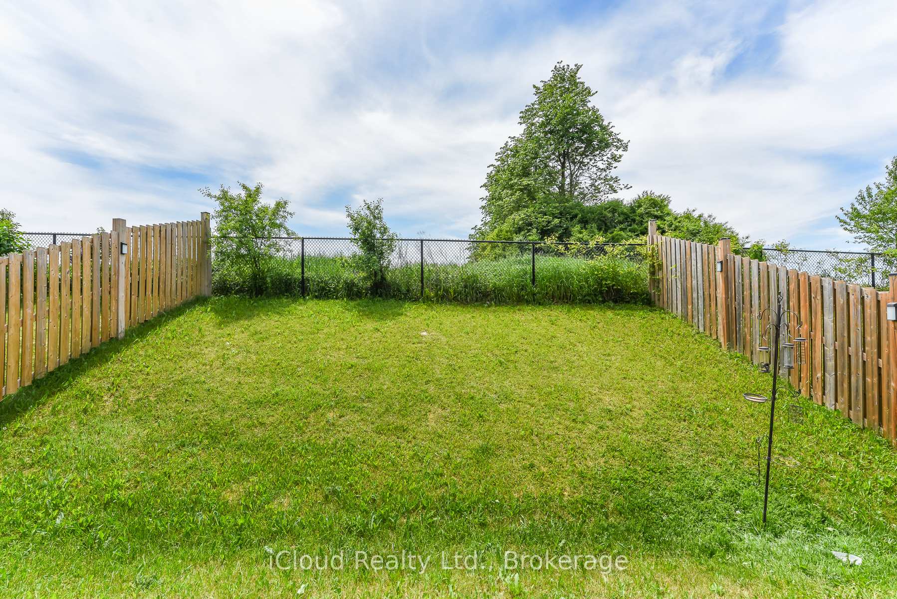 Photo 40 of 132 Drone Crescent, Guelph, Willow West/Sugarbush/West Acres — HOMEH