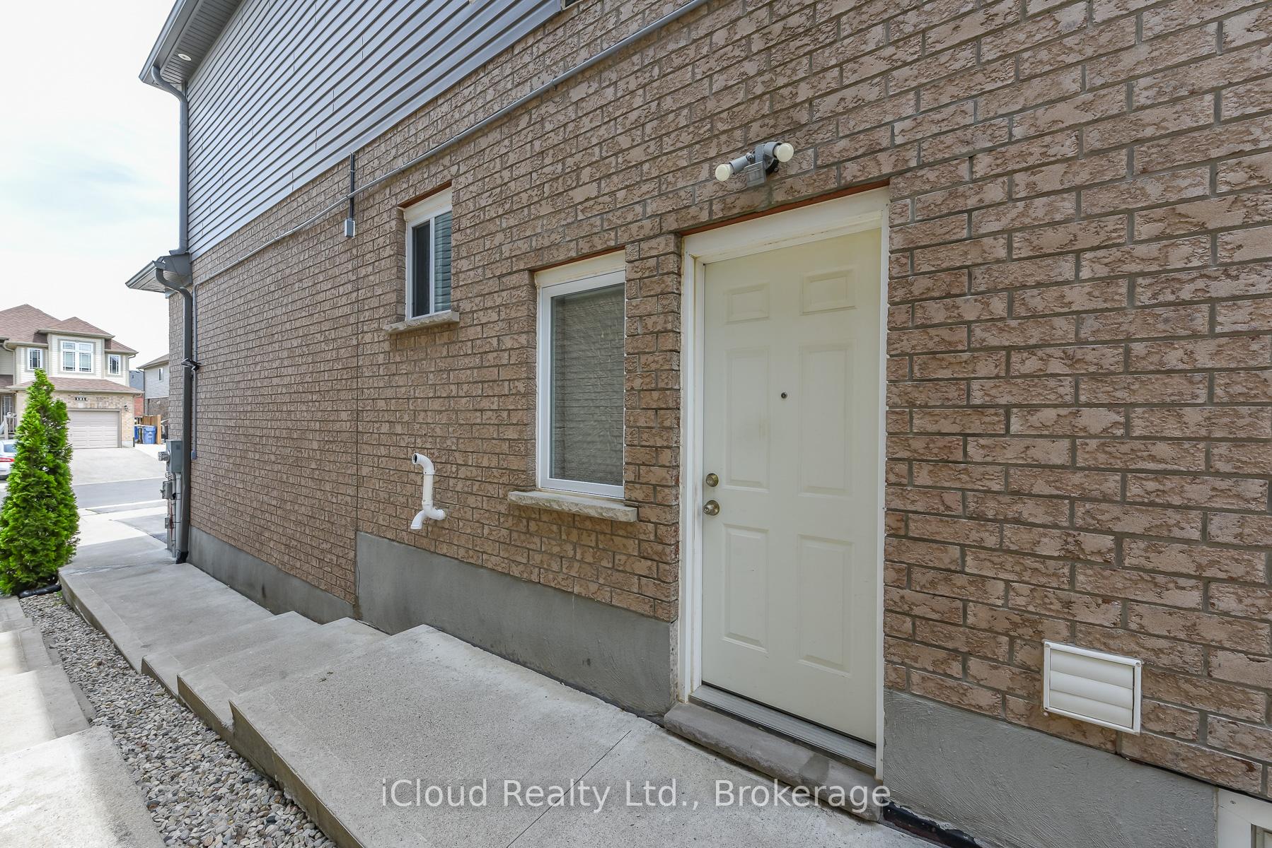 Photo 43 of 132 Drone Crescent, Guelph, Willow West/Sugarbush/West Acres — HOMEH