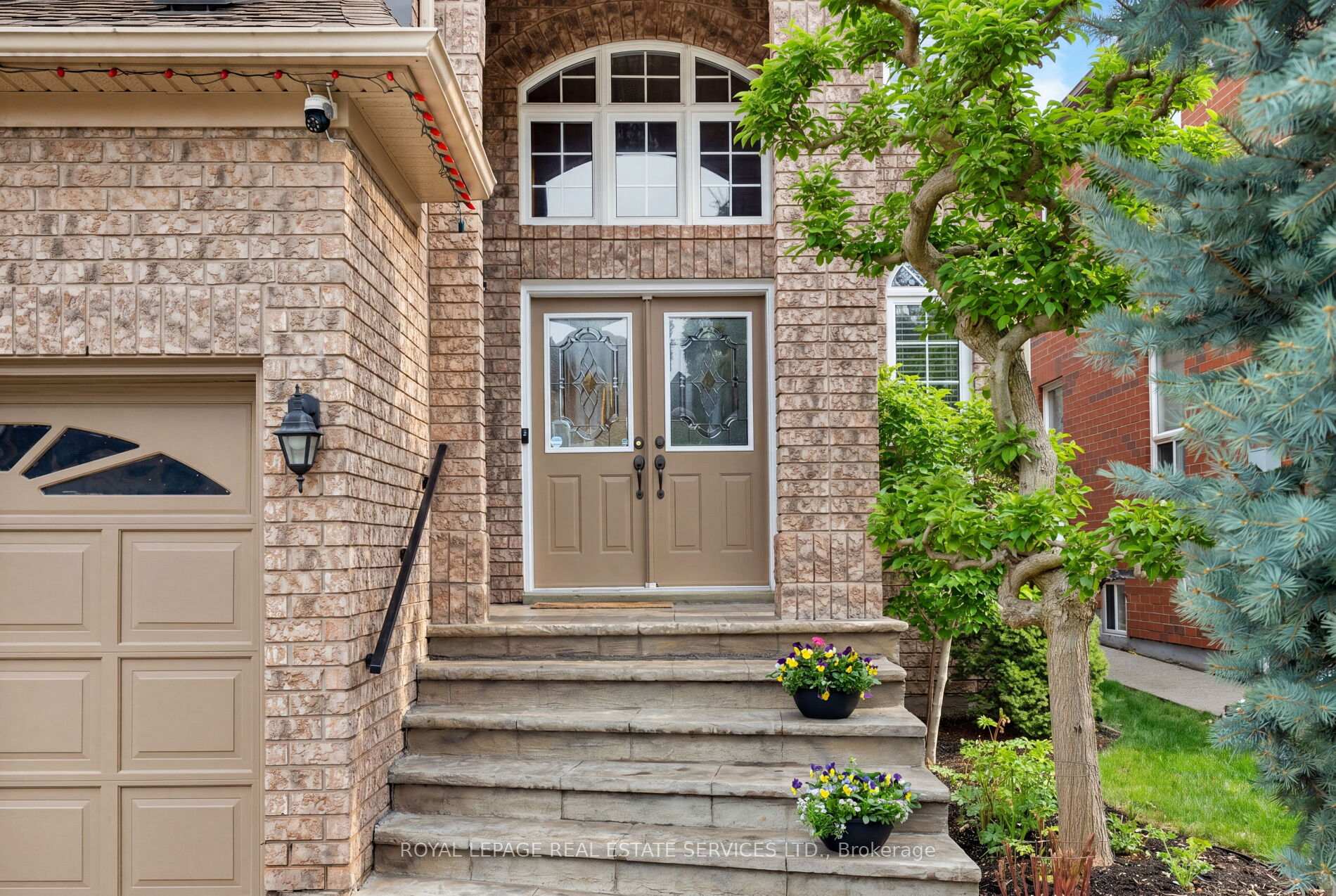Photo 2 of 2252 Foxfield Road, Oakville, Westmount — HOMEH
