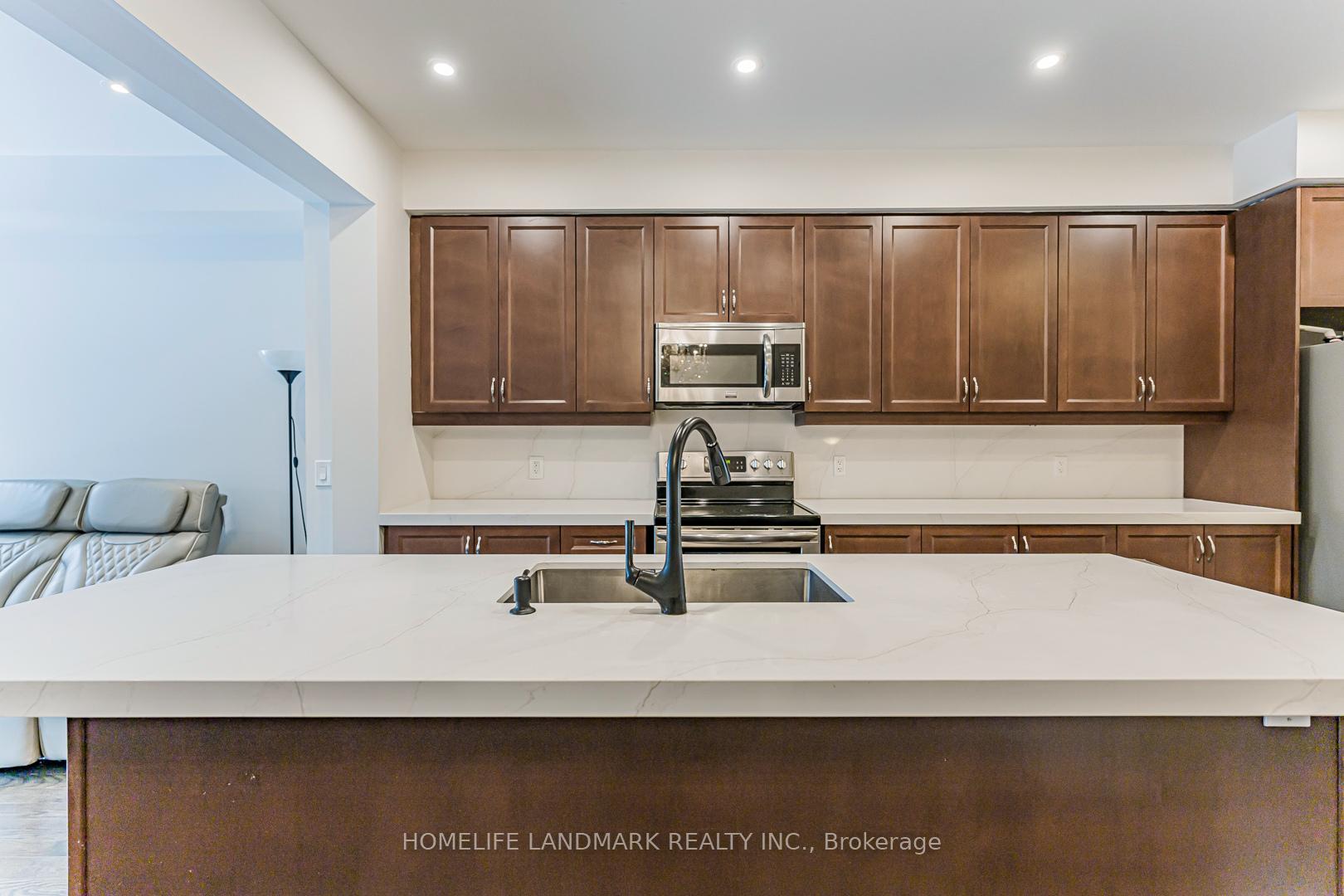 Photo 11 of 62 Helliwell Crescent, Richmond Hill, Oak Ridges Lake Wilcox — HOMEH