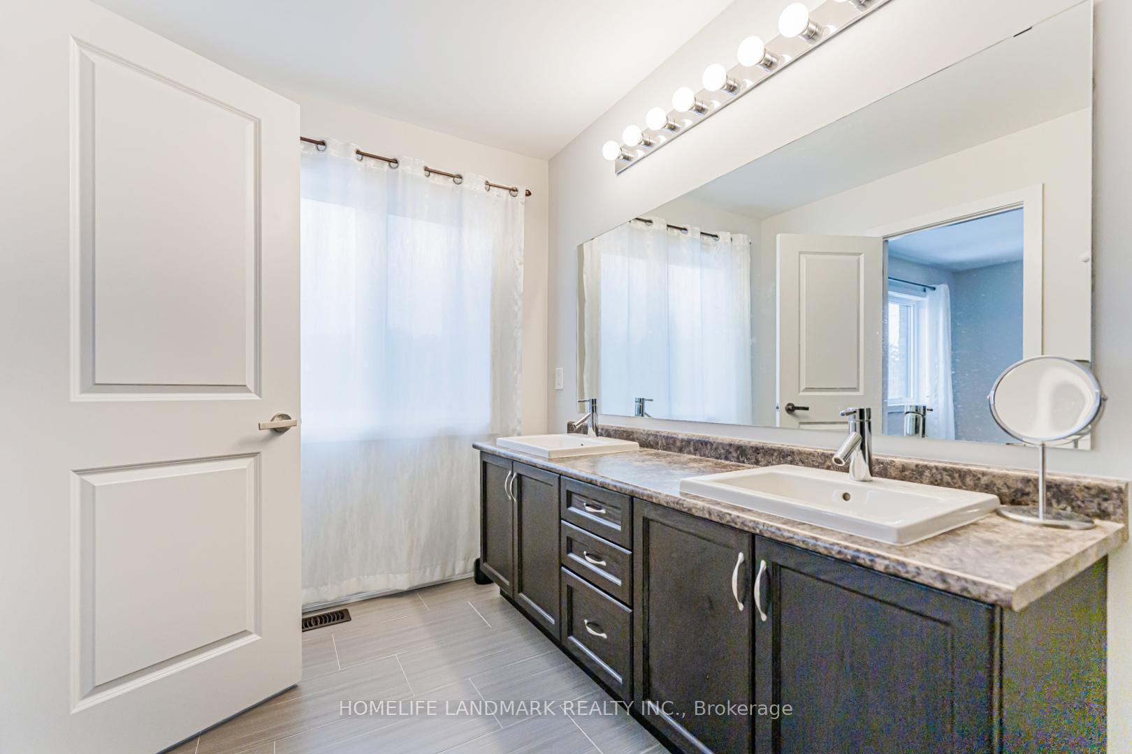 Photo 35 of 62 Helliwell Crescent, Richmond Hill, Oak Ridges Lake Wilcox — HOMEH