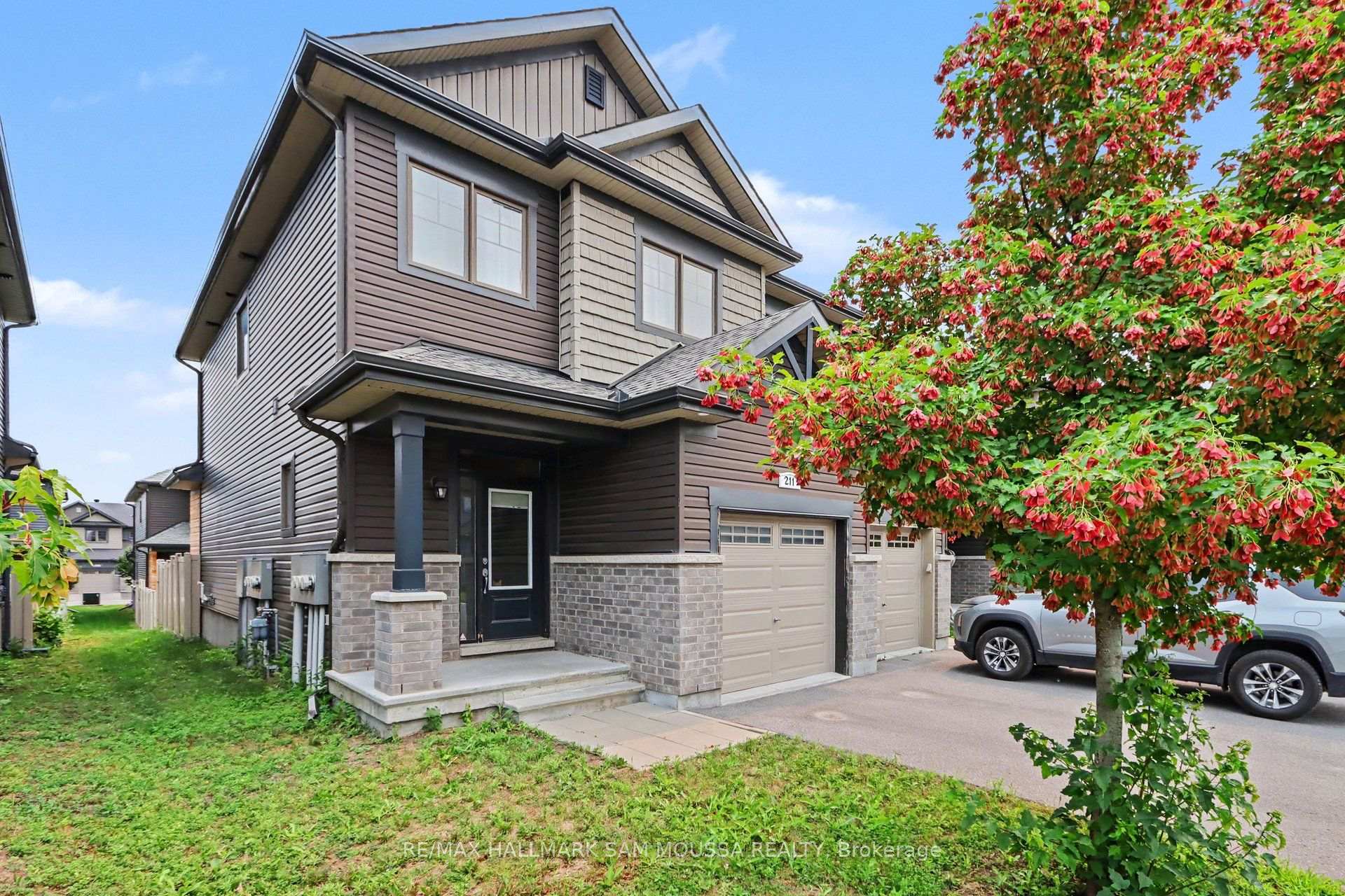 Photo 3 of 211 Tim Sheehan Place, Ottawa, Kanata - Emerald Meadows/Trailwest — HOMEH
