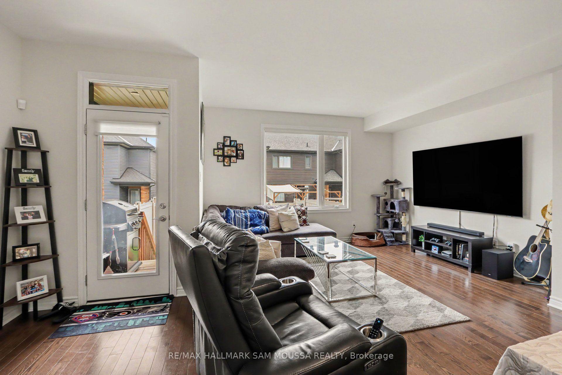 Photo 5 of 211 Tim Sheehan Place, Ottawa, Kanata - Emerald Meadows/Trailwest — HOMEH