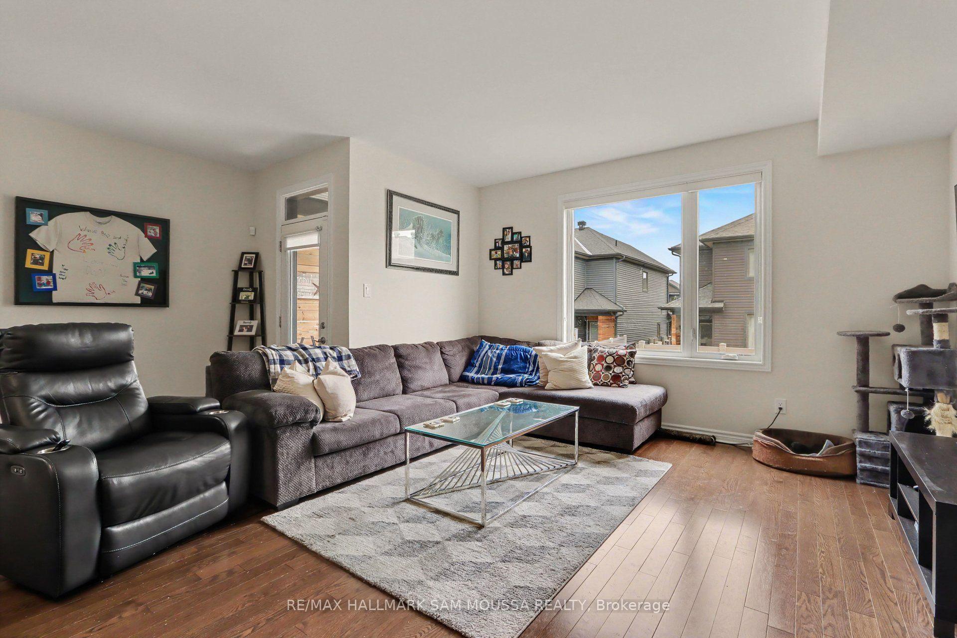 Photo 6 of 211 Tim Sheehan Place, Ottawa, Kanata - Emerald Meadows/Trailwest — HOMEH
