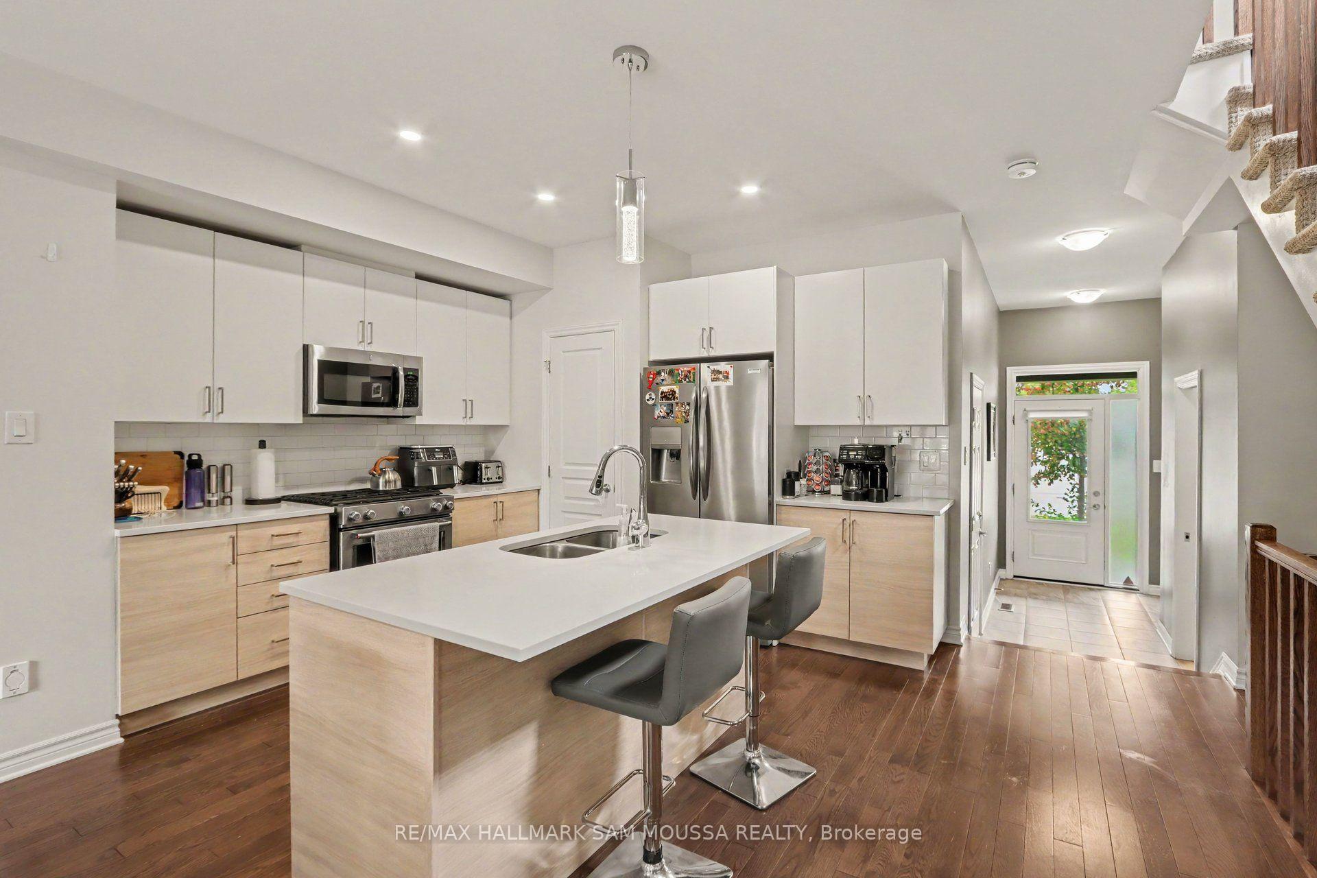 Photo 10 of 211 Tim Sheehan Place, Ottawa, Kanata - Emerald Meadows/Trailwest — HOMEH