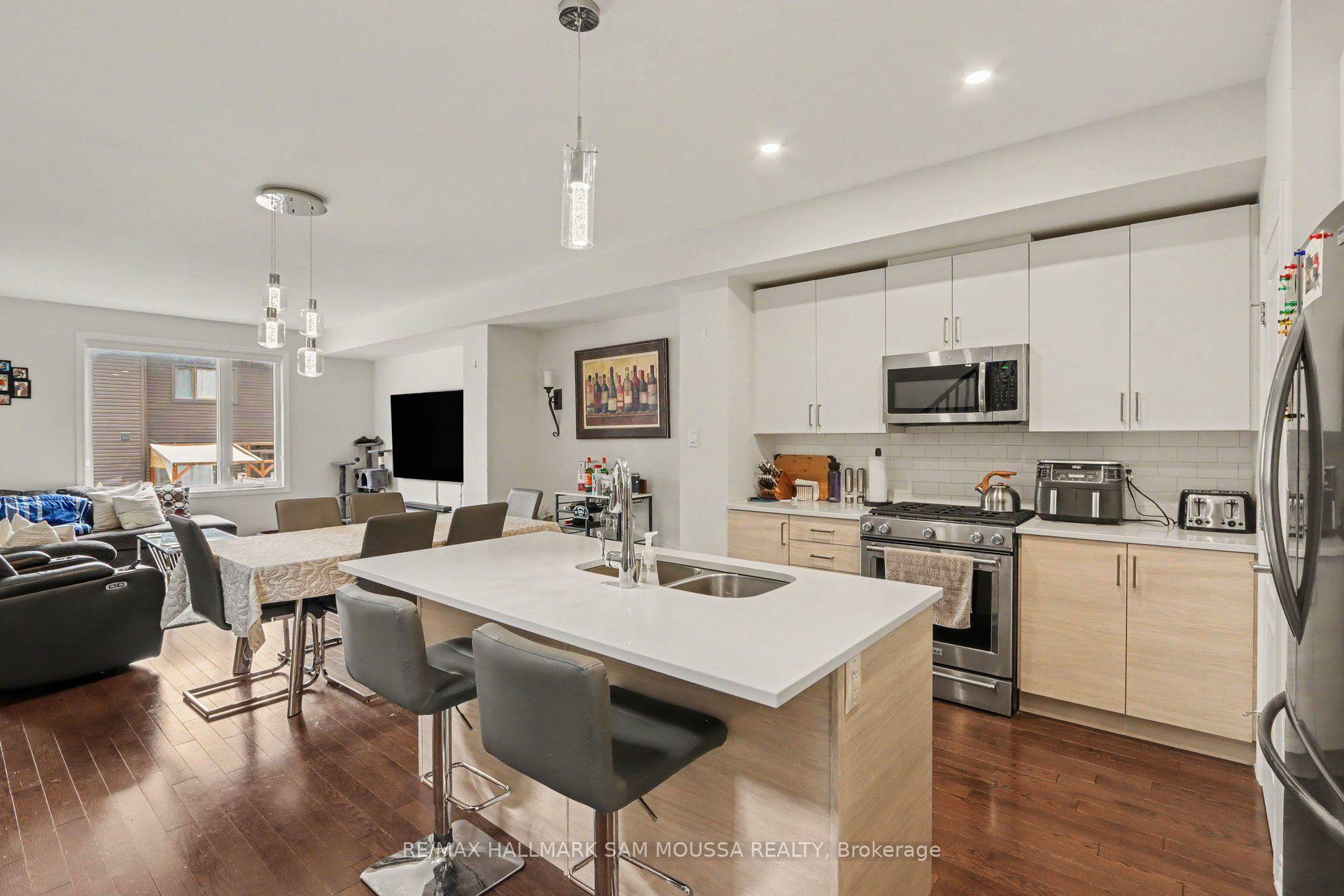 Photo 11 of 211 Tim Sheehan Place, Ottawa, Kanata - Emerald Meadows/Trailwest — HOMEH