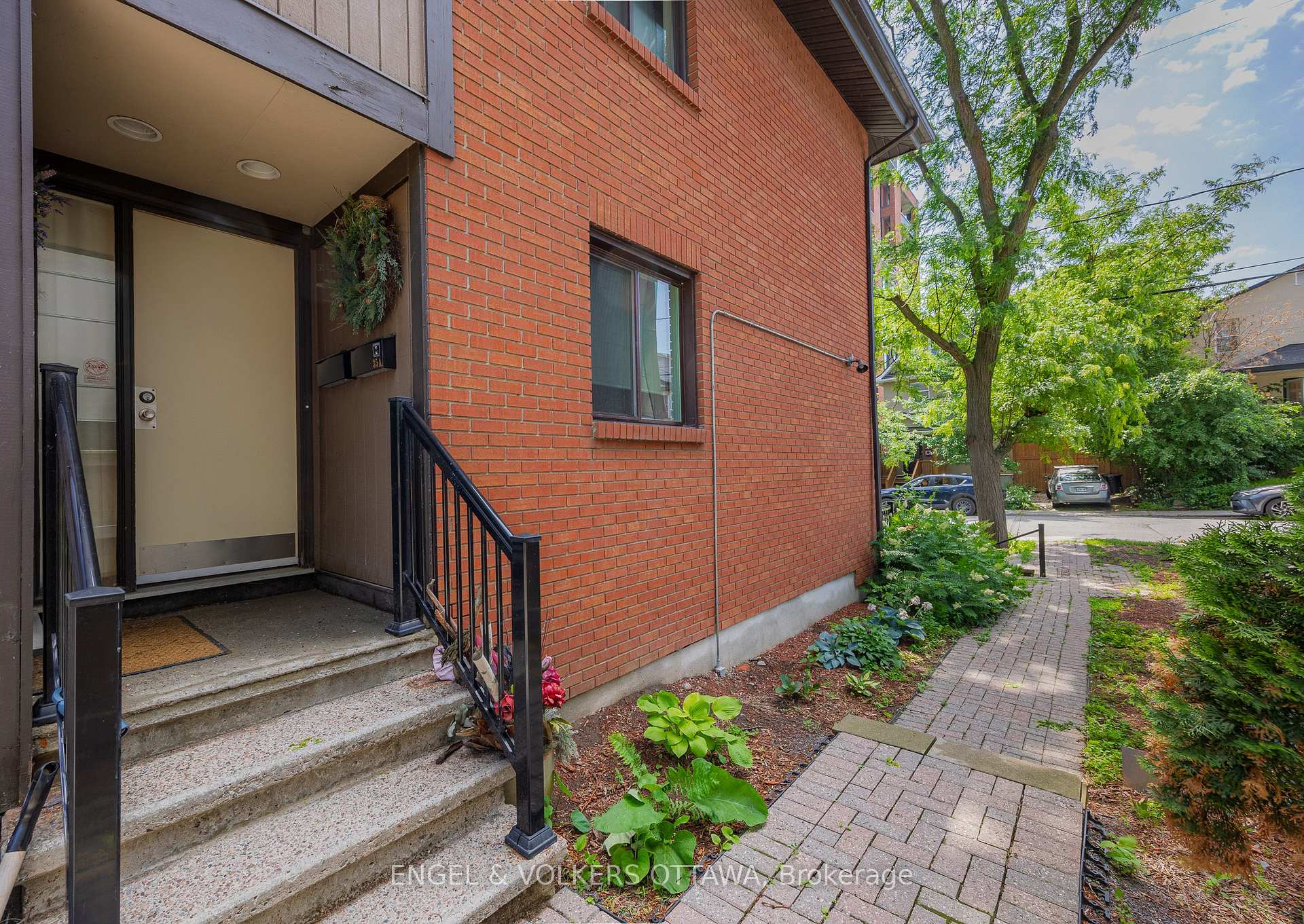 Photo 2 of Unit B, 35 Robinson Avenue, Ottawa, Sandy Hill — HOMEH