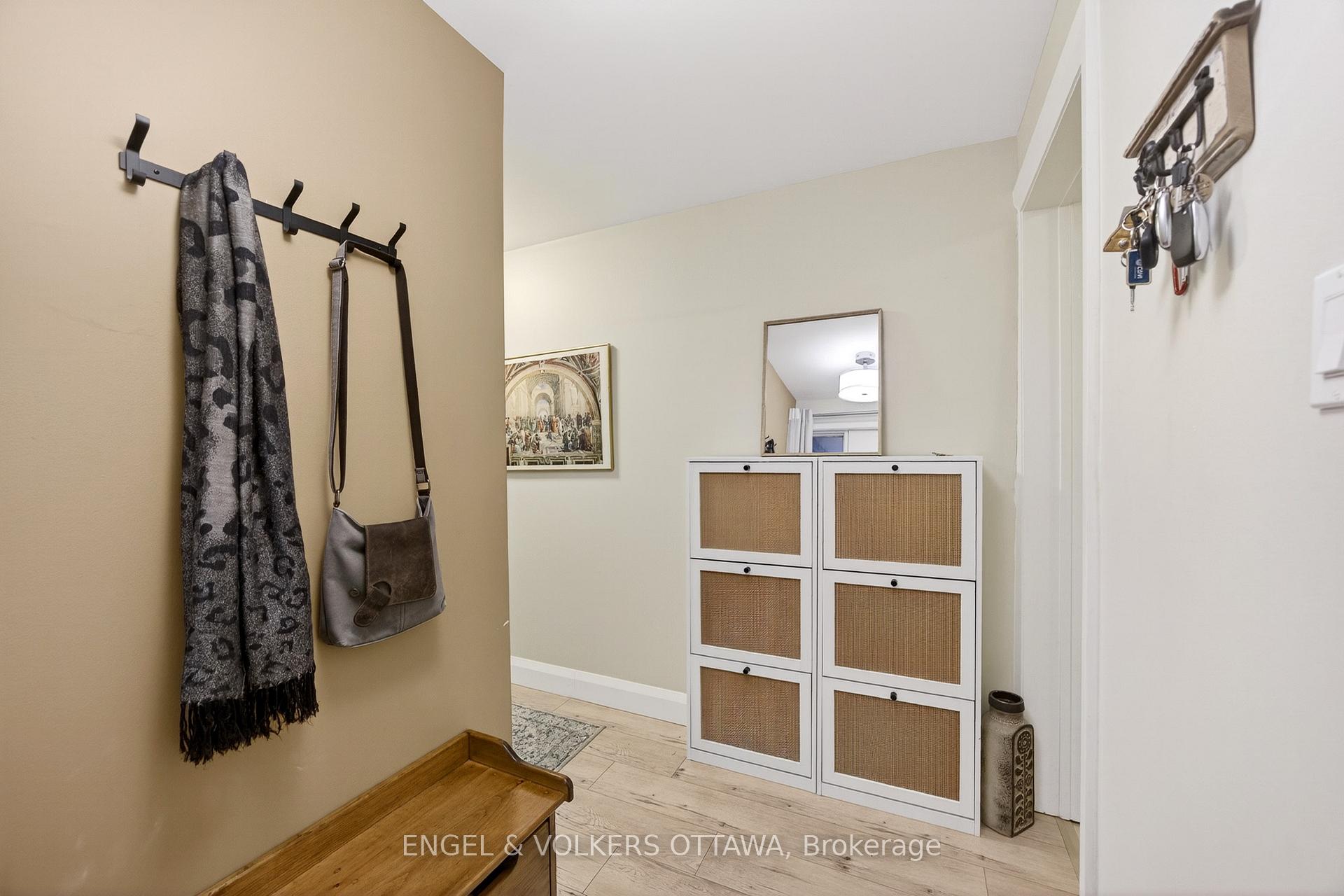 Photo 3 of Unit B, 35 Robinson Avenue, Ottawa, Sandy Hill — HOMEH