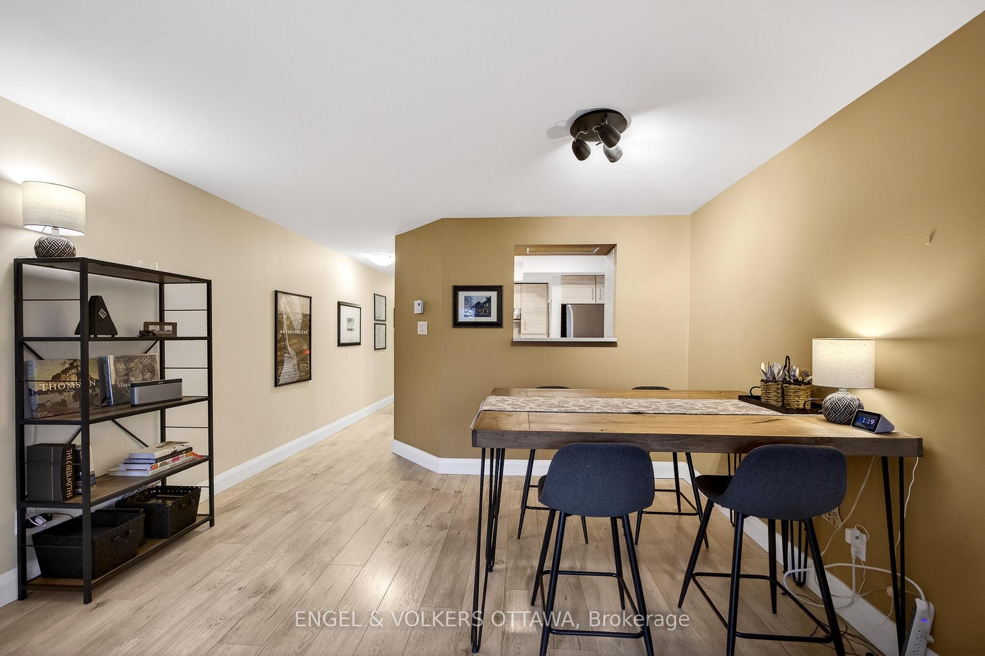 Photo 6 of Unit B, 35 Robinson Avenue, Ottawa, Sandy Hill — HOMEH