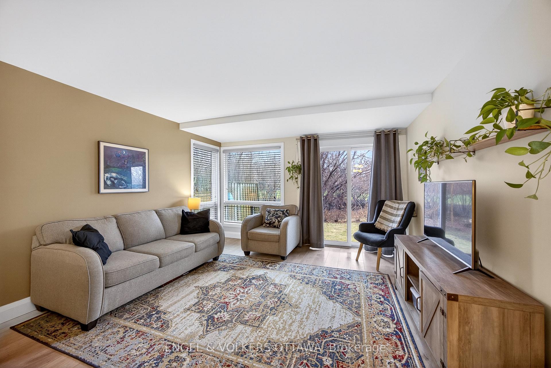 Photo 8 of Unit B, 35 Robinson Avenue, Ottawa, Sandy Hill — HOMEH