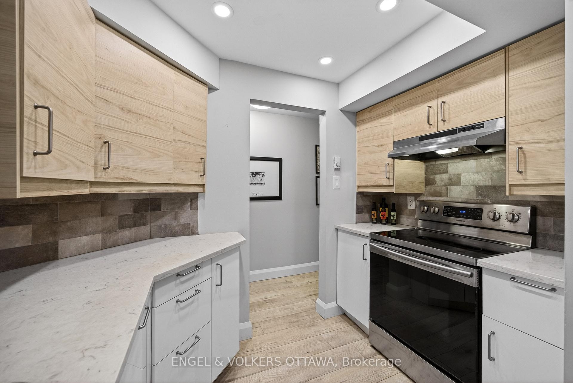 Photo 12 of Unit B, 35 Robinson Avenue, Ottawa, Sandy Hill — HOMEH