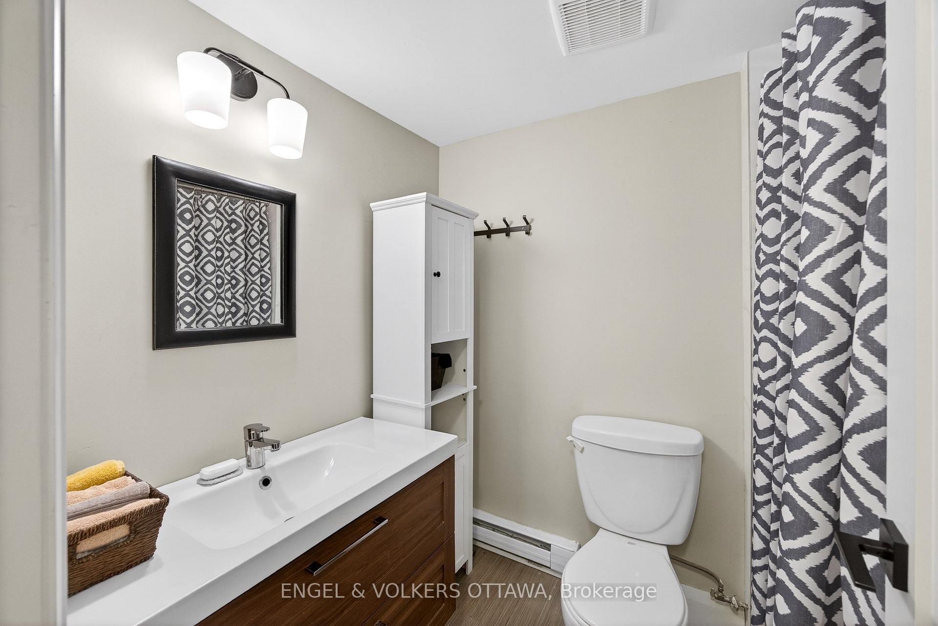 Photo 16 of Unit B, 35 Robinson Avenue, Ottawa, Sandy Hill — HOMEH