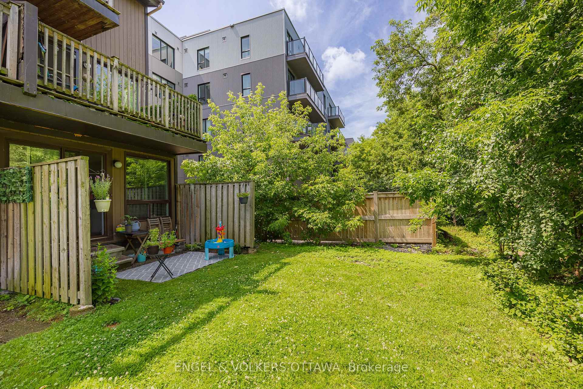 Photo 19 of Unit B, 35 Robinson Avenue, Ottawa, Sandy Hill — HOMEH