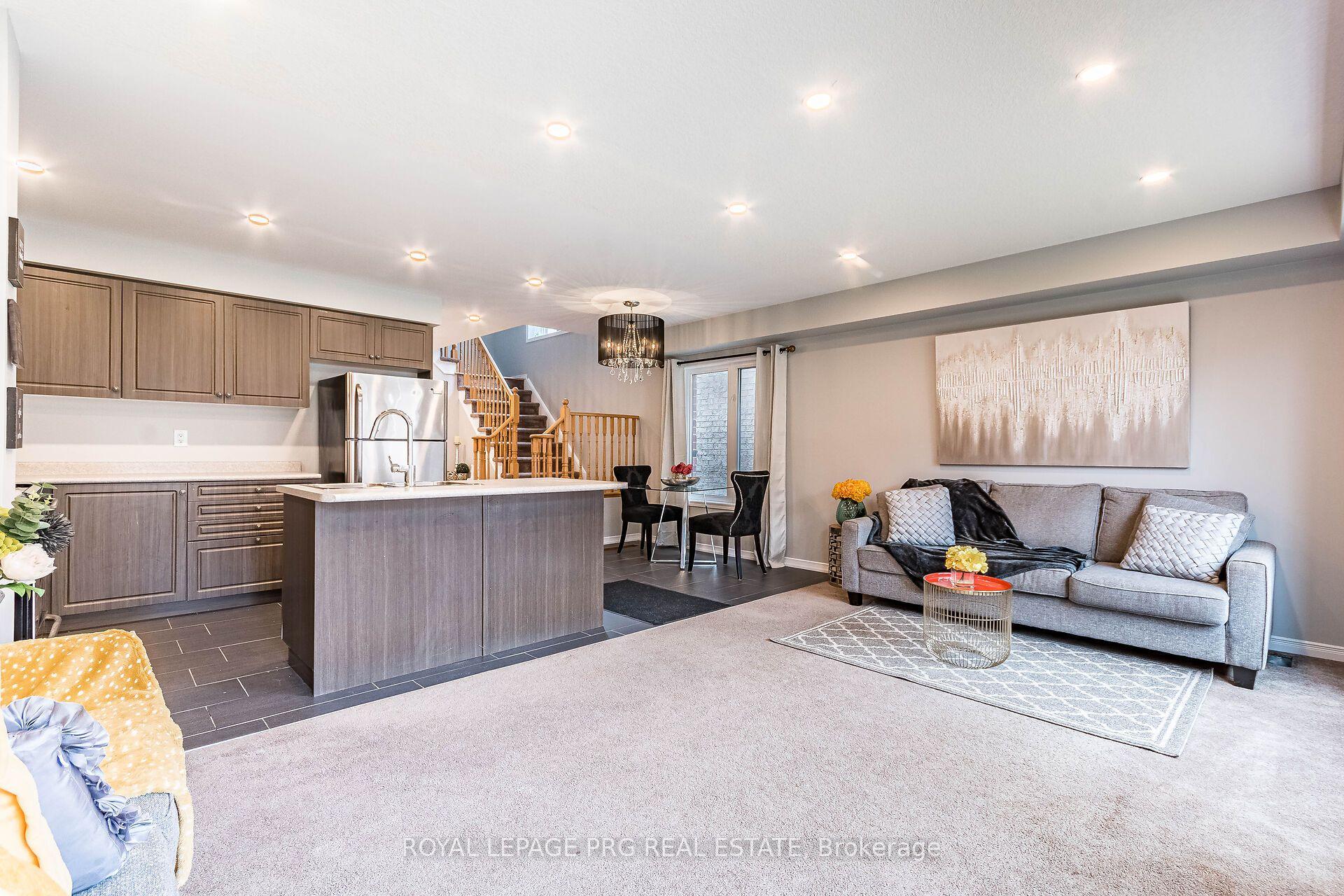 Photo 6 of 7718 Buckeye Crescent, Niagara Falls, Brown — HOMEH