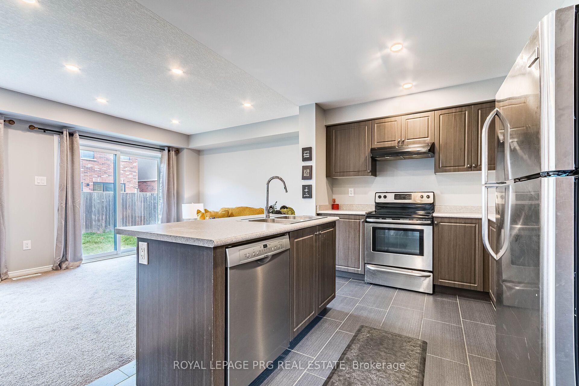Photo 8 of 7718 Buckeye Crescent, Niagara Falls, Brown — HOMEH