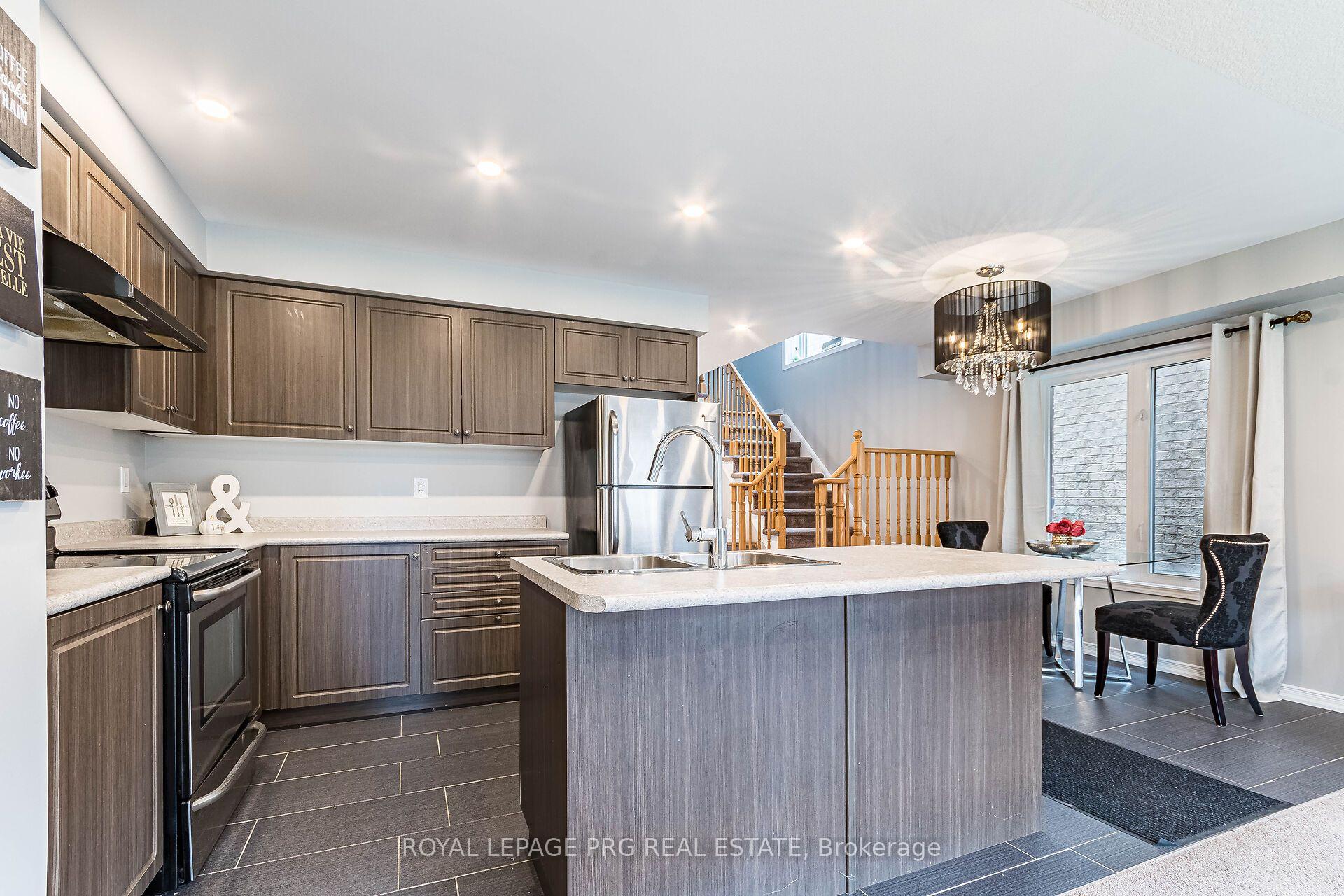Photo 9 of 7718 Buckeye Crescent, Niagara Falls, Brown — HOMEH