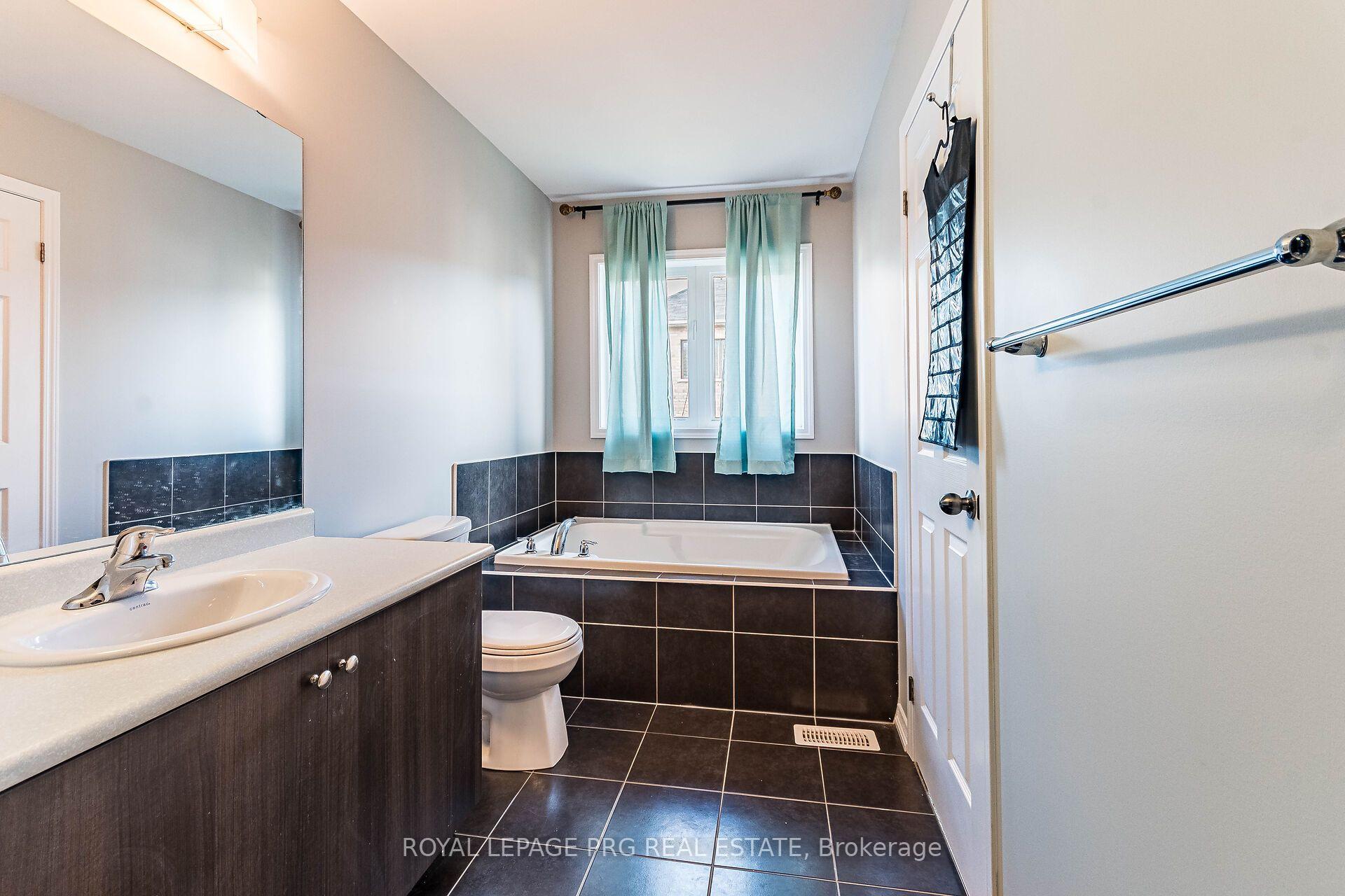 Photo 17 of 7718 Buckeye Crescent, Niagara Falls, Brown — HOMEH