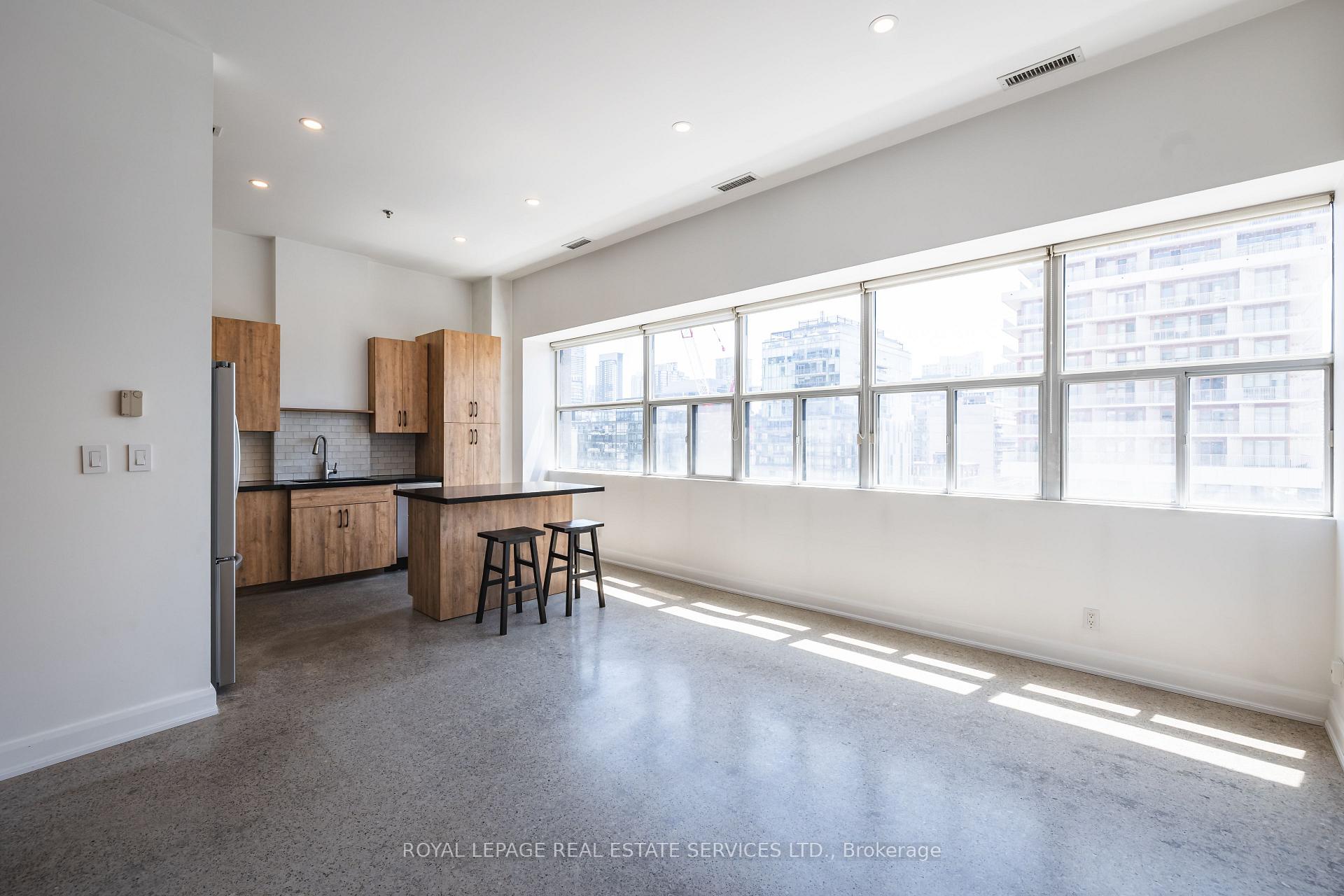 Photo 6 of Unit 613, 700 King Street W, Toronto, Niagara — HOMEH