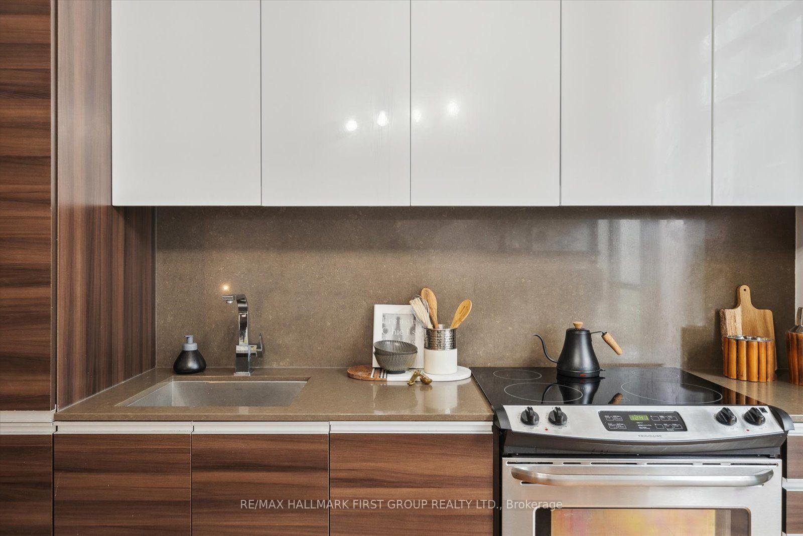 Photo 10 of Unit 602, 8 Gladstone Avenue, Toronto, Little Portugal — HOMEH