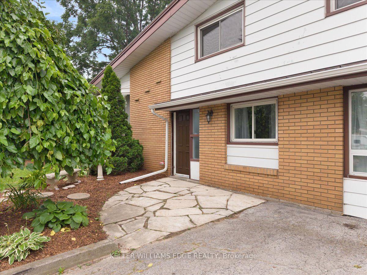 Photo 2 of 421 Rock Chapel Road, Hamilton, Rural Flamborough — HOMEH