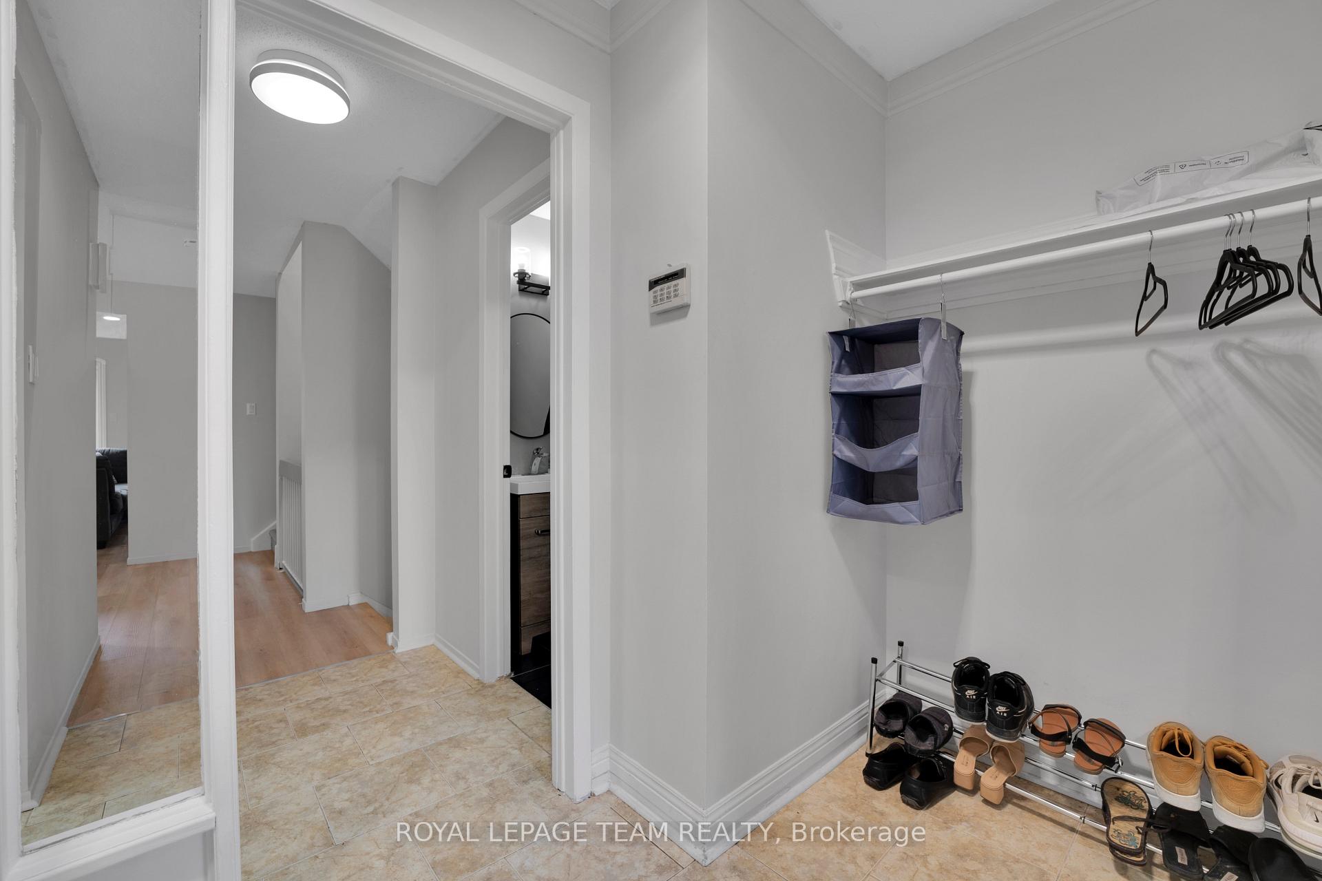 Photo 3 of 282 Dalehurst Drive, Ottawa, Tanglewood — HOMEH