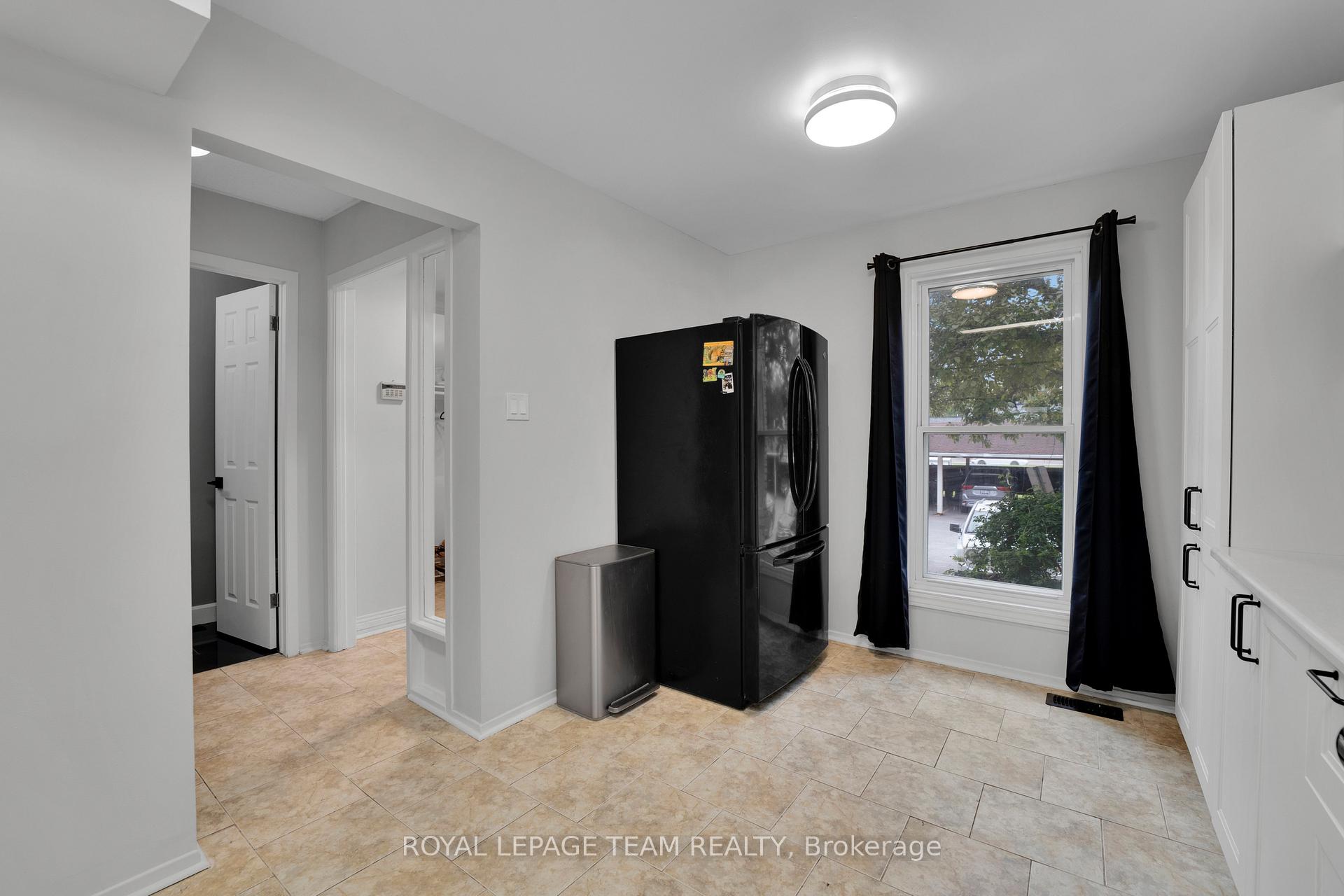 Photo 7 of 282 Dalehurst Drive, Ottawa, Tanglewood — HOMEH