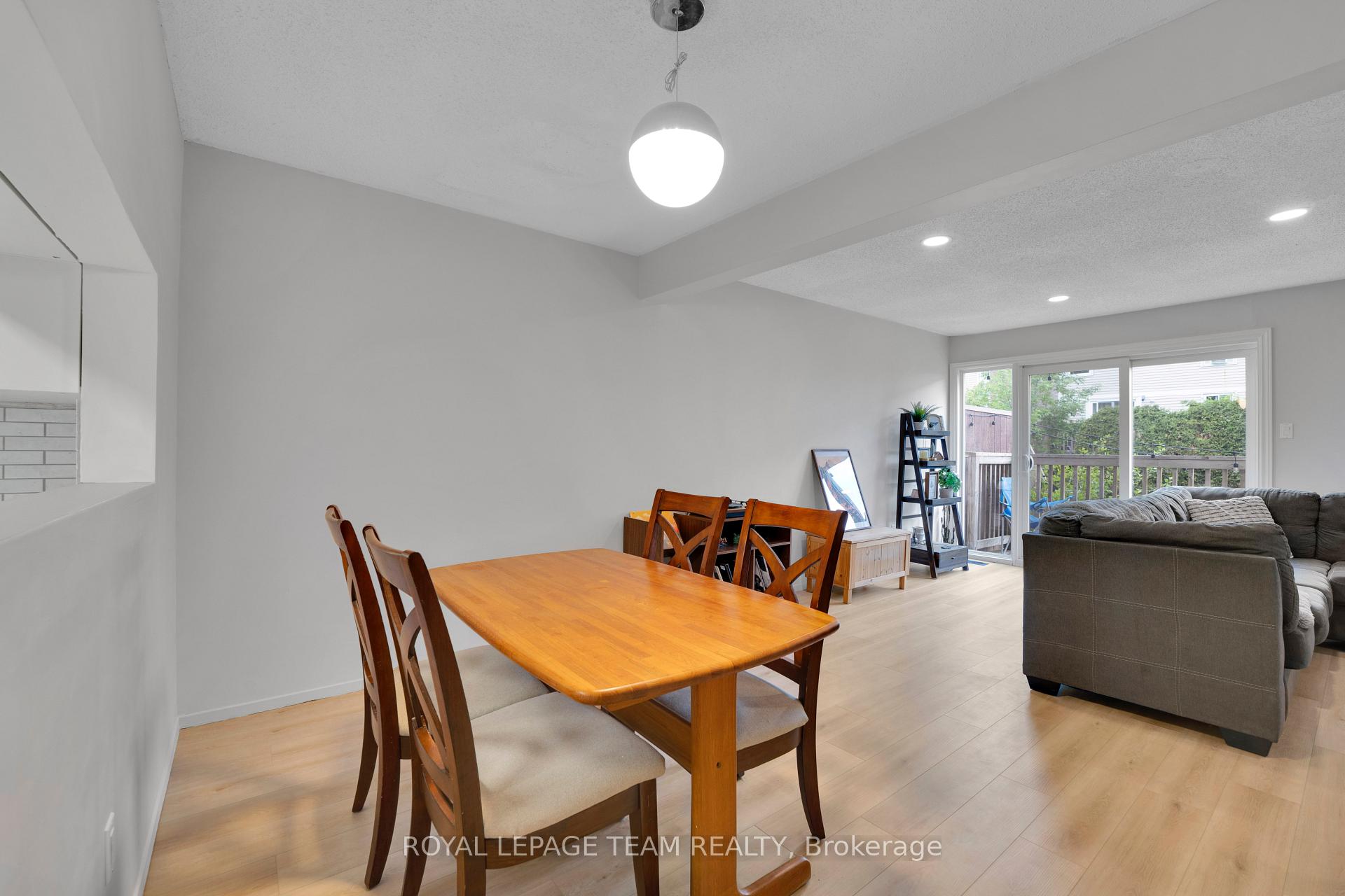 Photo 9 of 282 Dalehurst Drive, Ottawa, Tanglewood — HOMEH