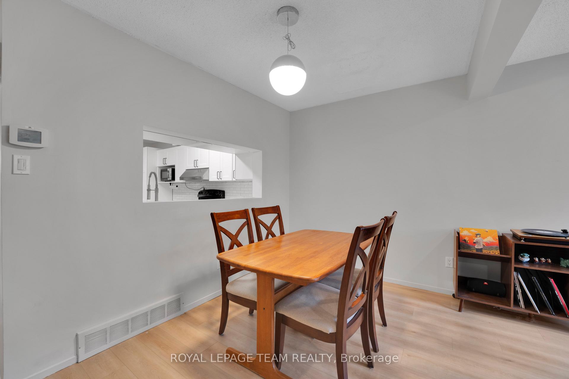 Photo 10 of 282 Dalehurst Drive, Ottawa, Tanglewood — HOMEH
