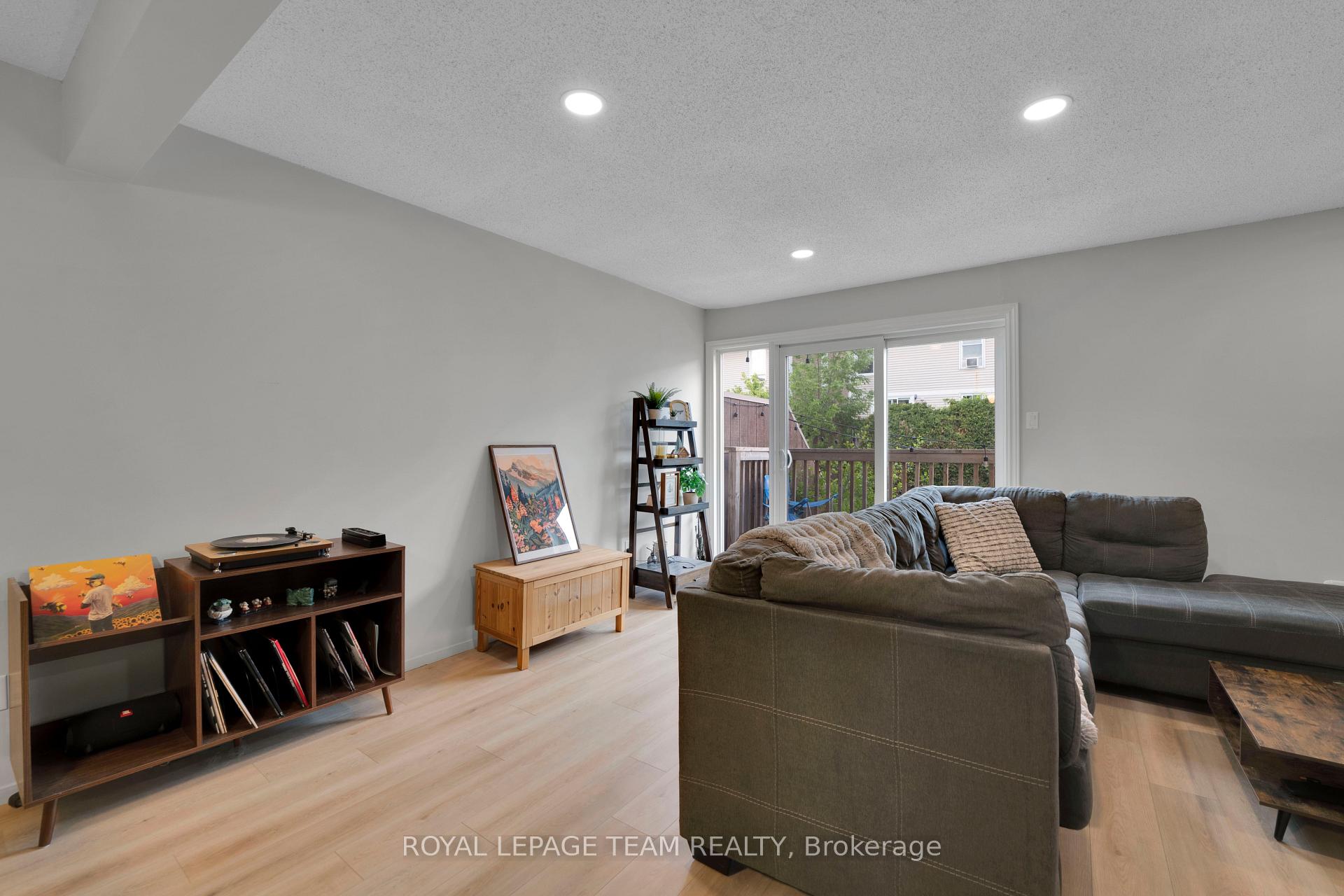 Photo 11 of 282 Dalehurst Drive, Ottawa, Tanglewood — HOMEH