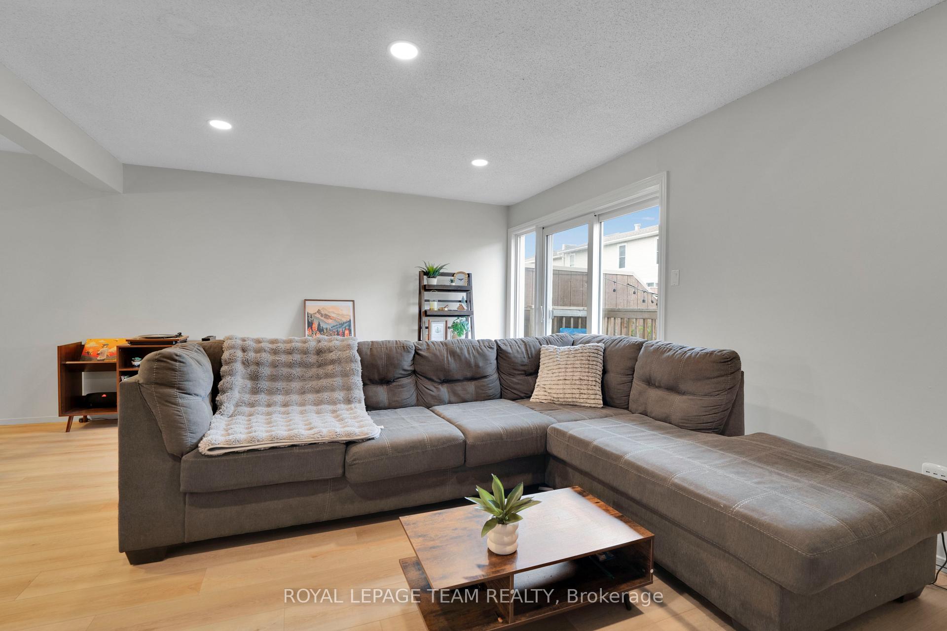 Photo 15 of 282 Dalehurst Drive, Ottawa, Tanglewood — HOMEH
