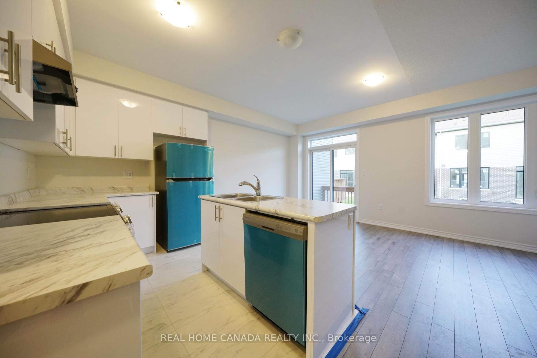 Photo 8 of 24 Durham Avenue, Barrie, Rural Barrie Southeast — HOMEH