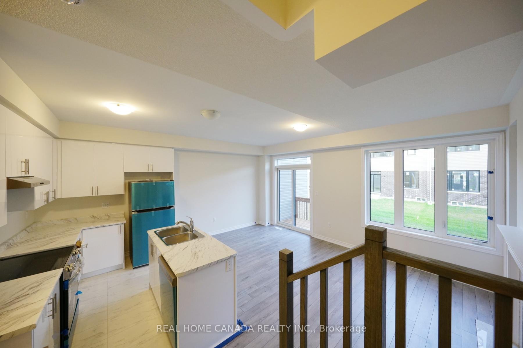 Photo 9 of 24 Durham Avenue, Barrie, Rural Barrie Southeast — HOMEH