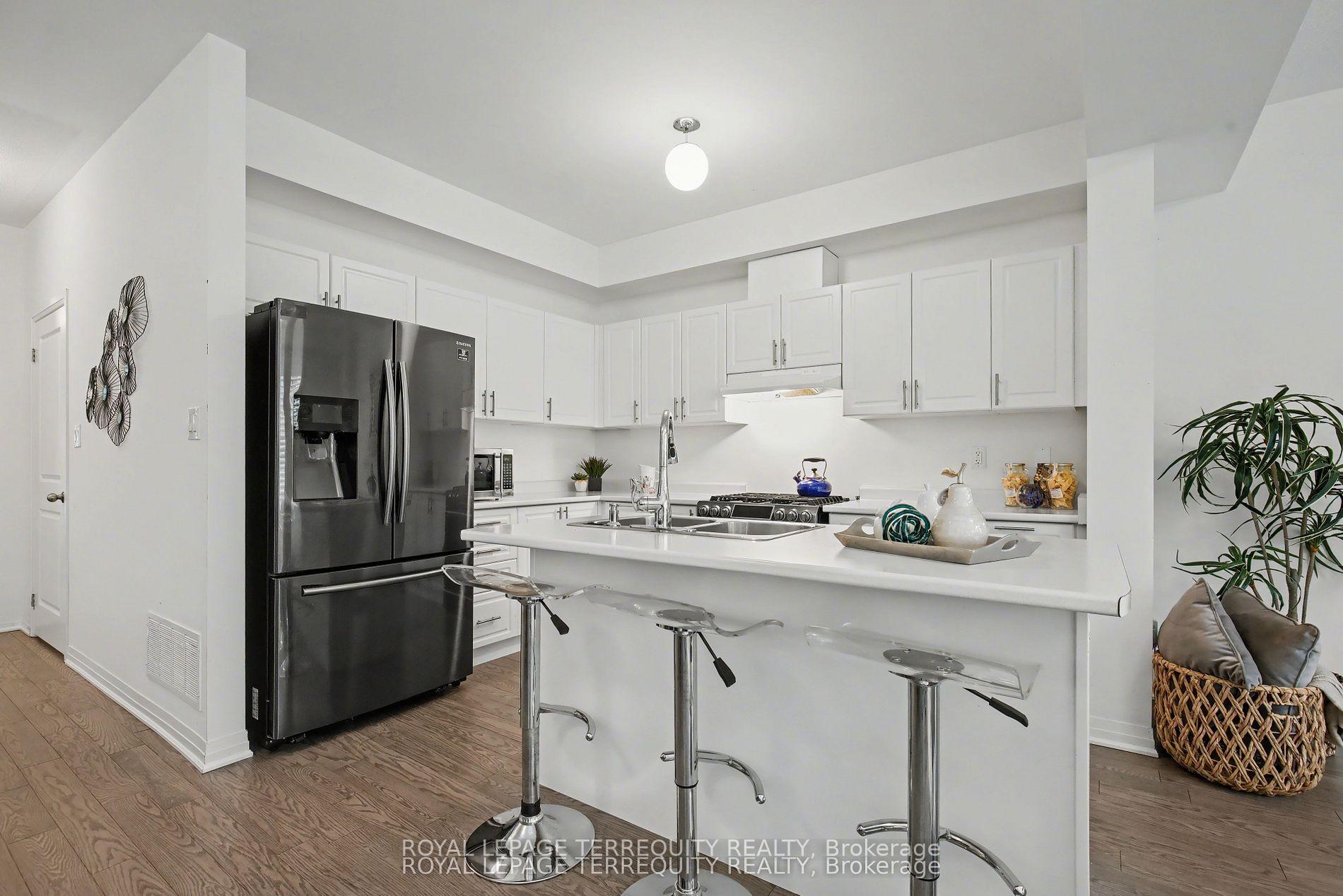 Photo 3 of 39 Crows Nest Lane, Clarington, Bowmanville — HOMEH