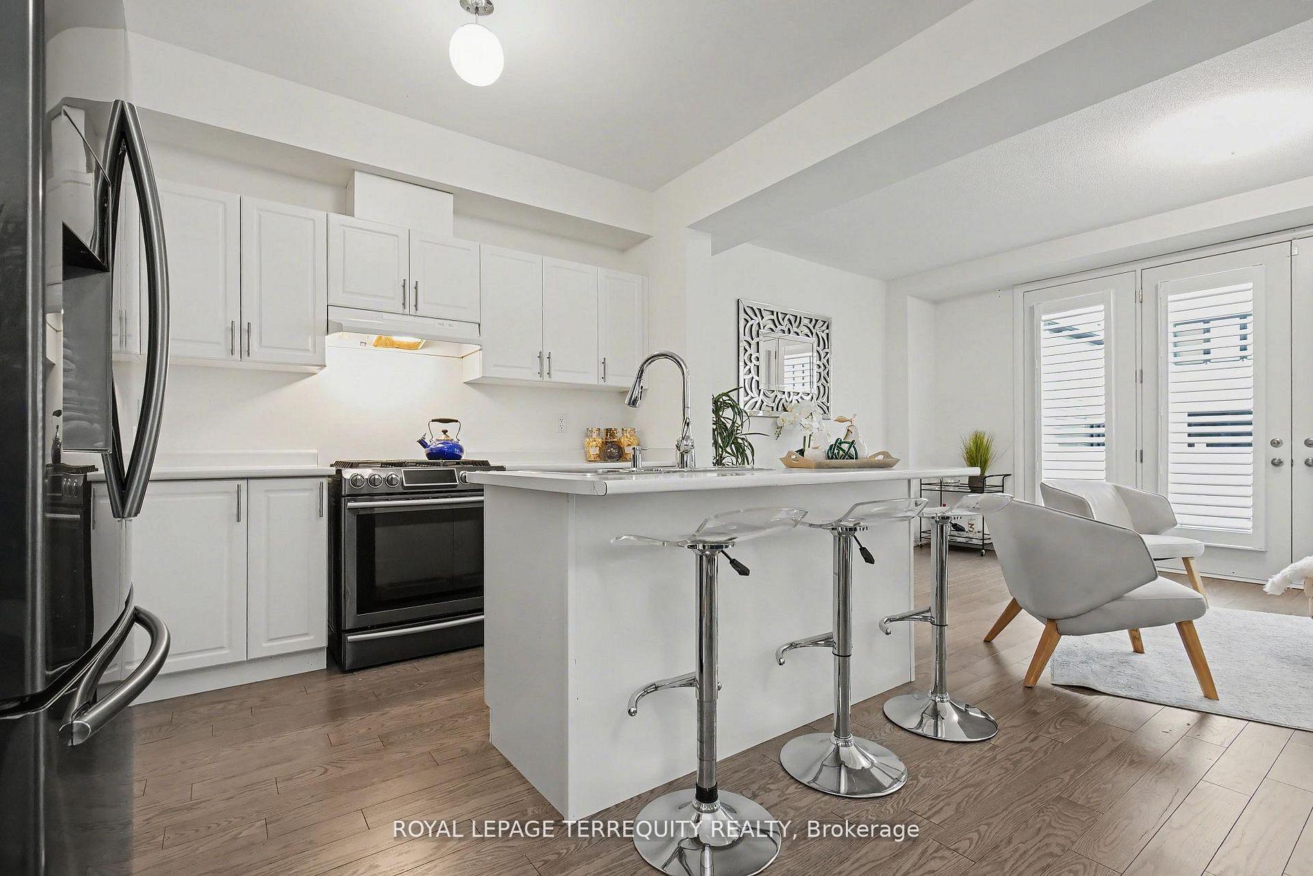Photo 12 of 39 Crows Nest Lane, Clarington, Bowmanville — HOMEH