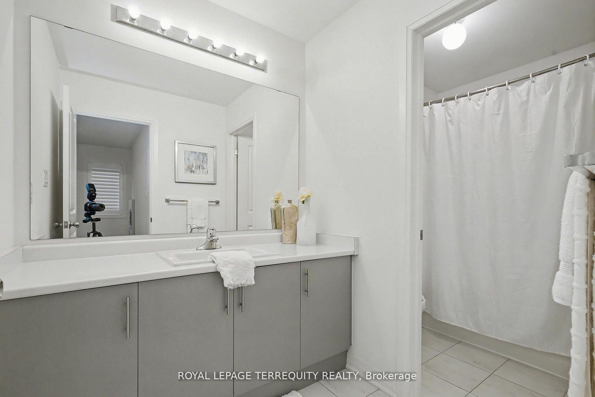 Photo 21 of 39 Crows Nest Lane, Clarington, Bowmanville — HOMEH