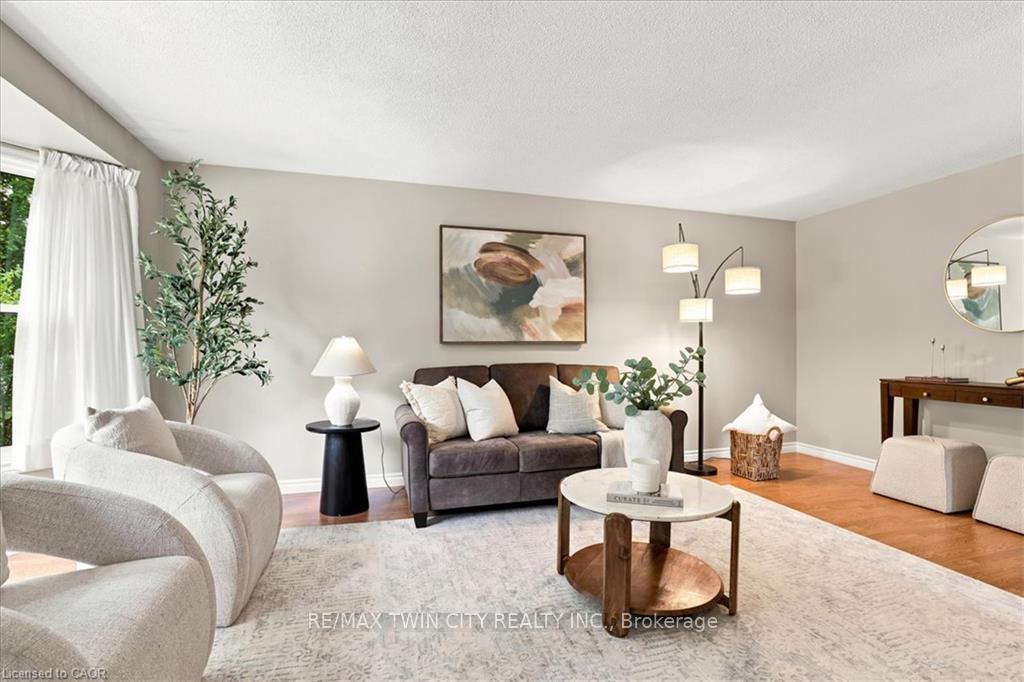 Photo 4 of 327 Grangewood Drive, Waterloo, Huron Park — HOMEH