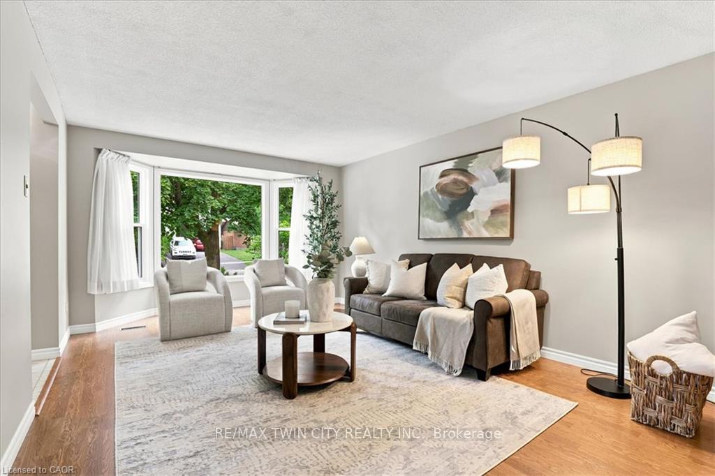 Photo 5 of 327 Grangewood Drive, Waterloo, Huron Park — HOMEH