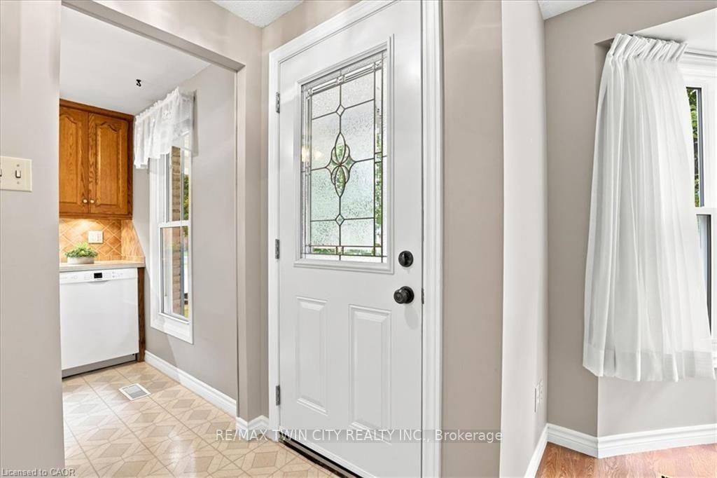 Photo 7 of 327 Grangewood Drive, Waterloo, Huron Park — HOMEH