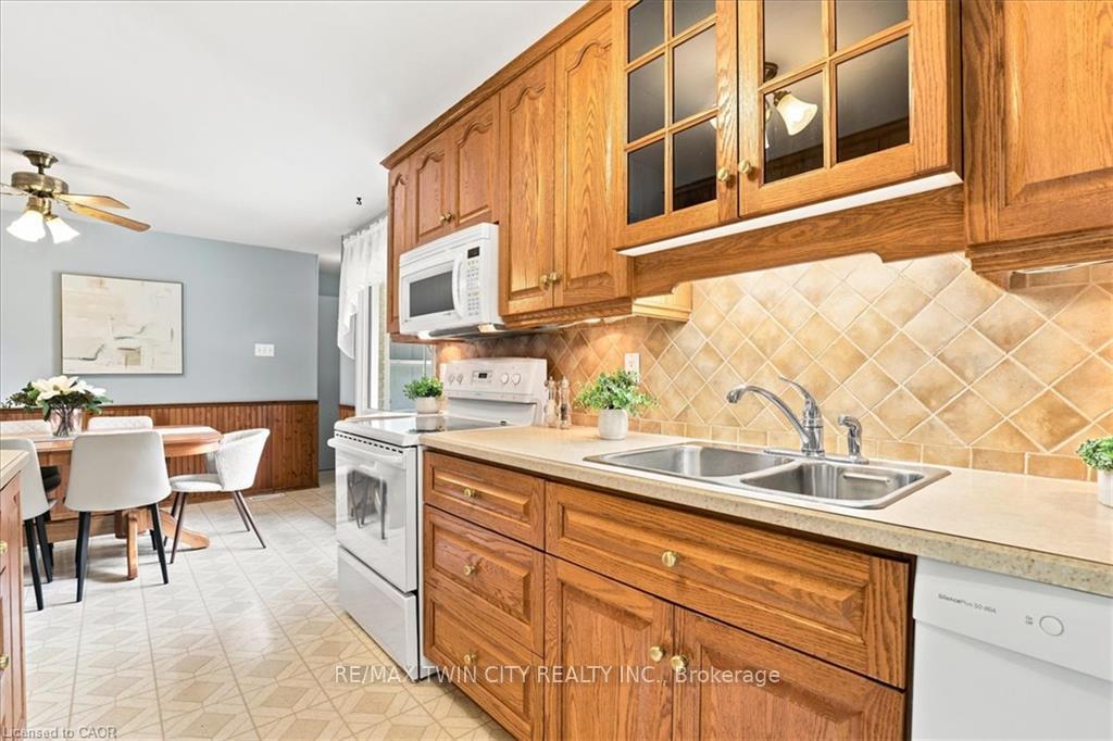 Photo 8 of 327 Grangewood Drive, Waterloo, Huron Park — HOMEH