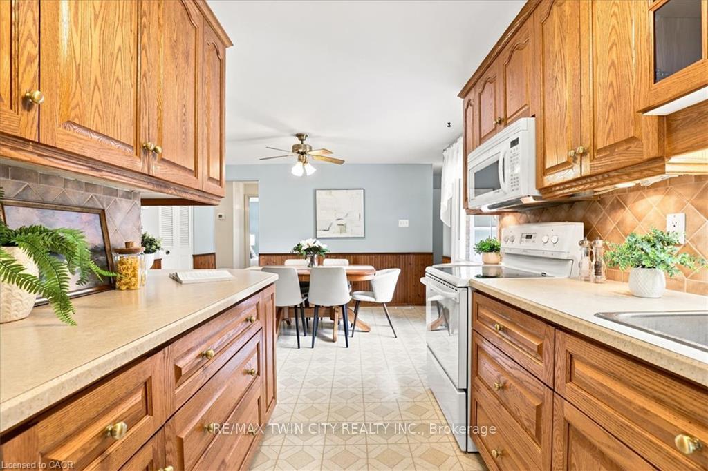 Photo 9 of 327 Grangewood Drive, Waterloo, Huron Park — HOMEH