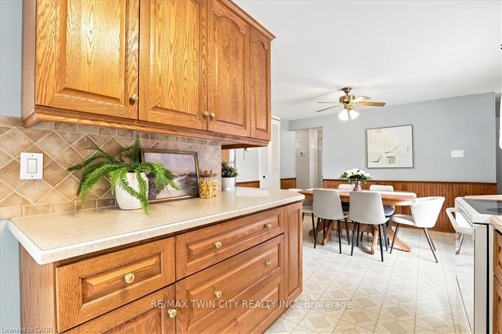 Photo 10 of 327 Grangewood Drive, Waterloo, Huron Park — HOMEH