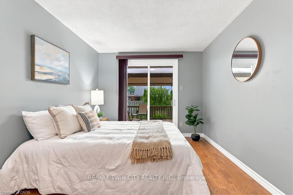 Photo 17 of 327 Grangewood Drive, Waterloo, Huron Park — HOMEH