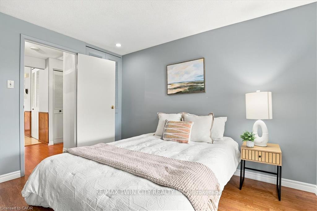 Photo 19 of 327 Grangewood Drive, Waterloo, Huron Park — HOMEH