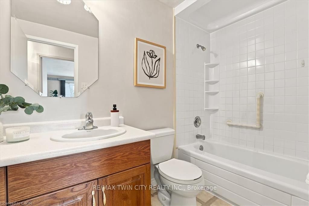 Photo 22 of 327 Grangewood Drive, Waterloo, Huron Park — HOMEH