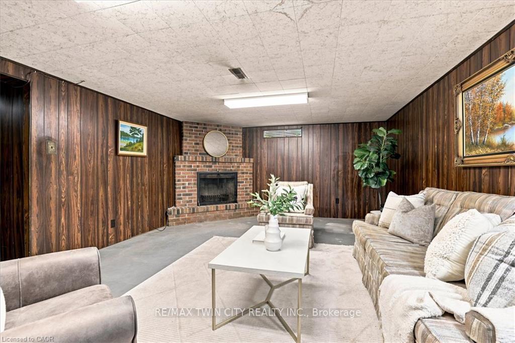Photo 25 of 327 Grangewood Drive, Waterloo, Huron Park — HOMEH